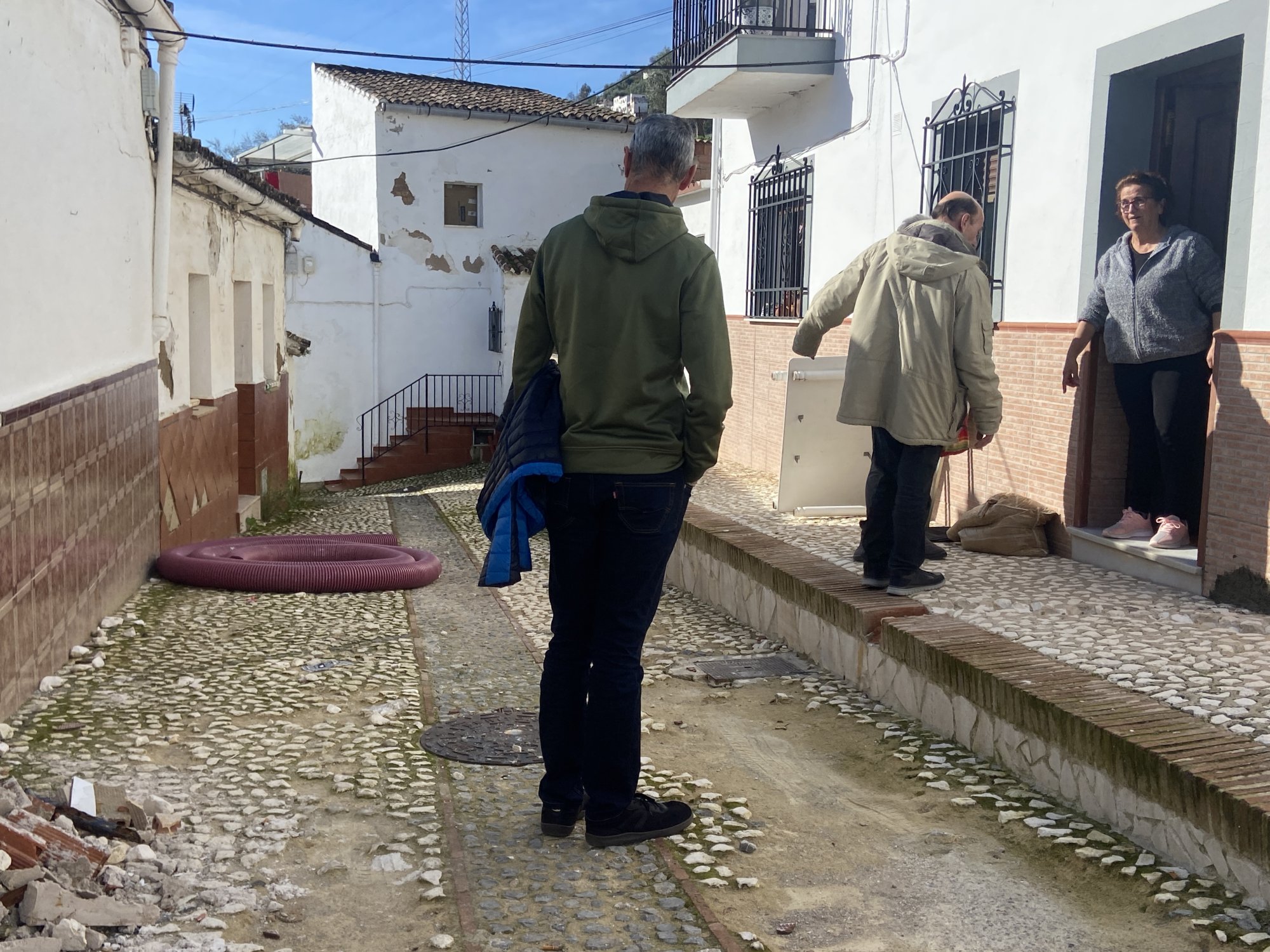 Visita de los párrocos de la Serranía a las localidades afectadas por las inundaciones