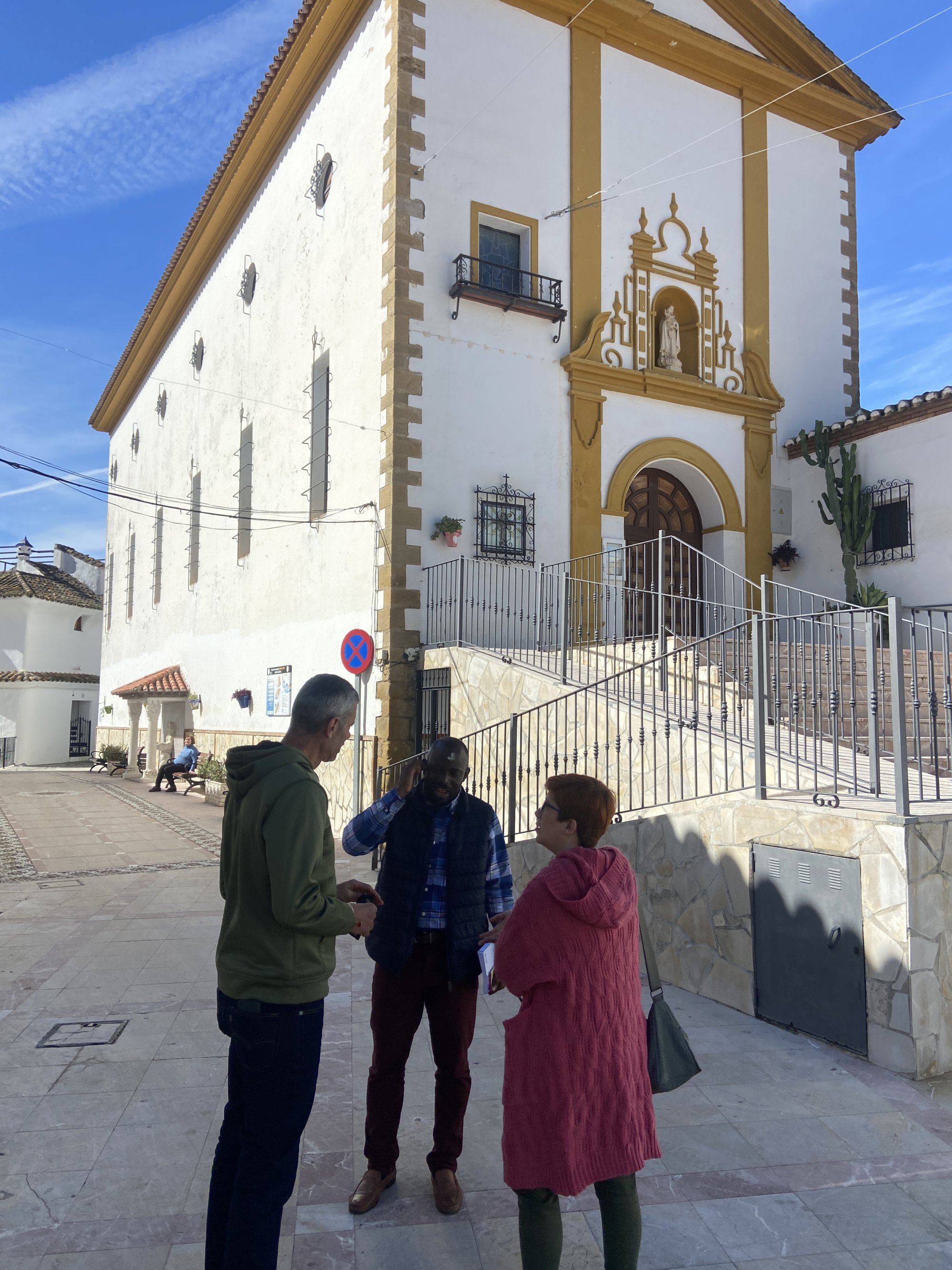 Visita de los párrocos de la Serranía a las localidades afectadas por las inundaciones