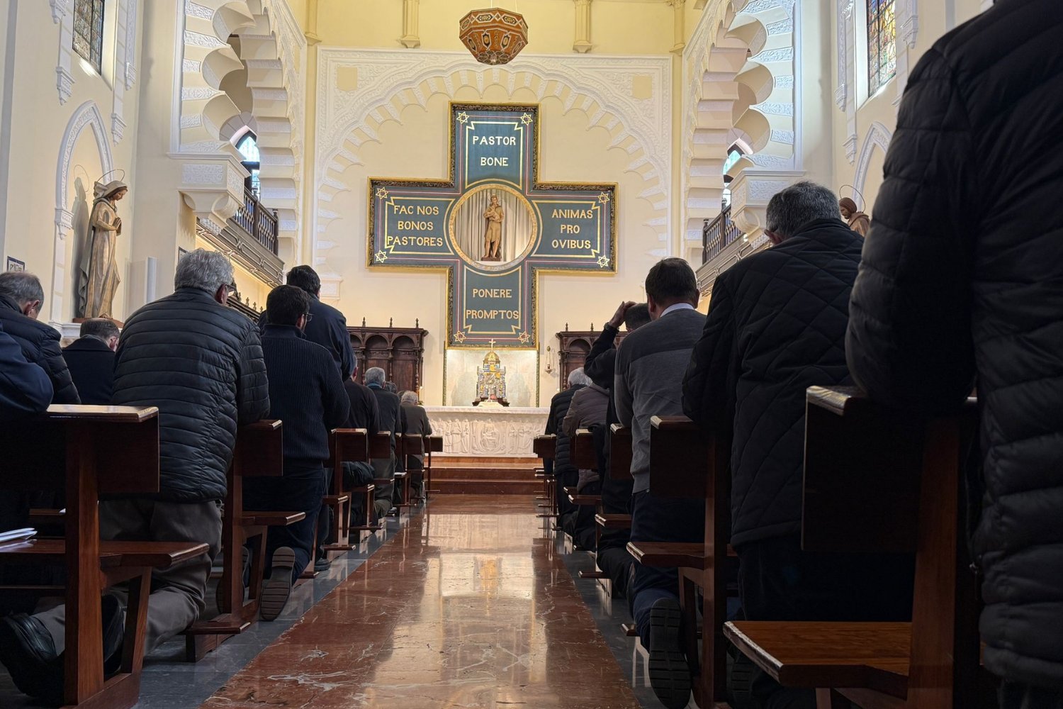 ¿Cómo ha invitado el obispo a rezar al clero diocesano?