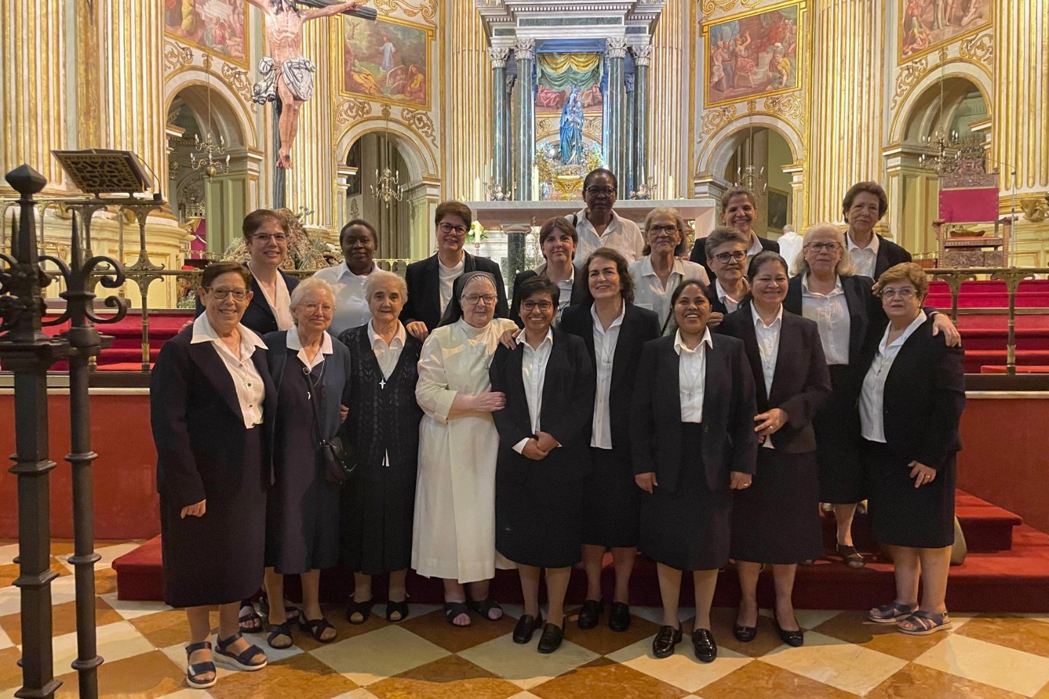 Las hermanas Trinitarias celebran cien años junto a la mujer