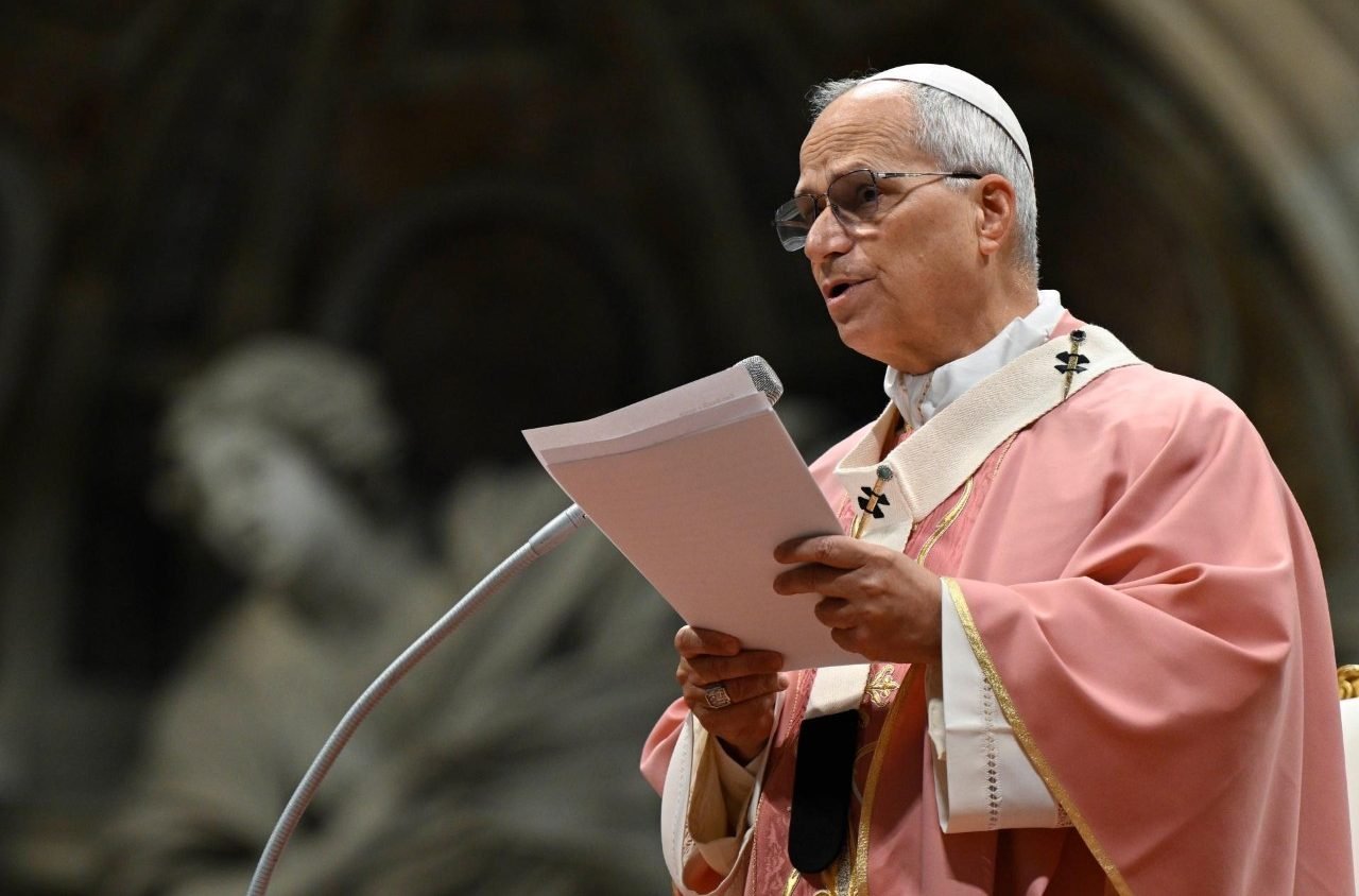 Domingo Laetare, el gris cuaresmal se vuelve color de rosa