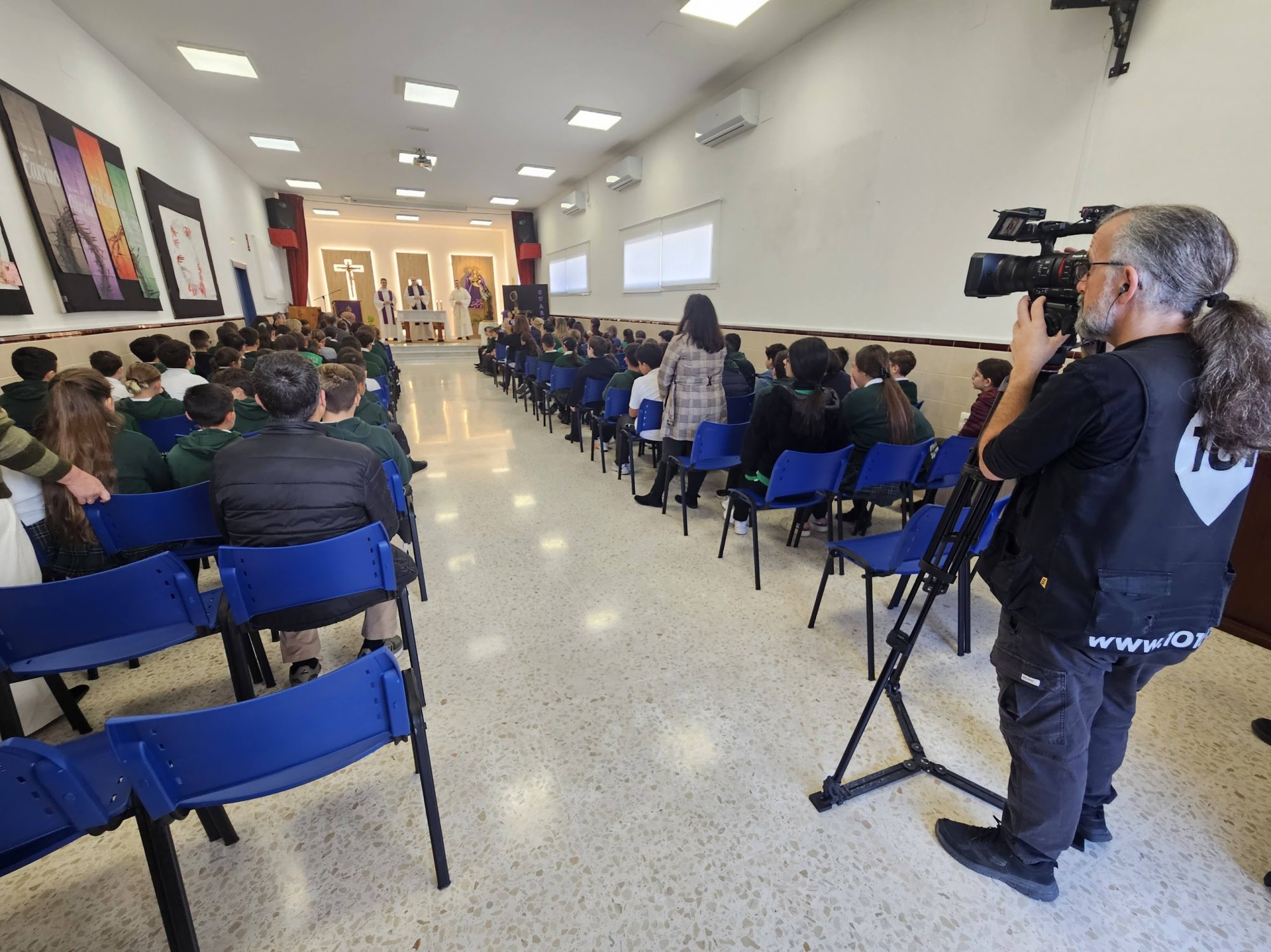 Grabación del programa "Un día con el obispo de Málaga" de 101TV en el colegio diocesano San José Obrero