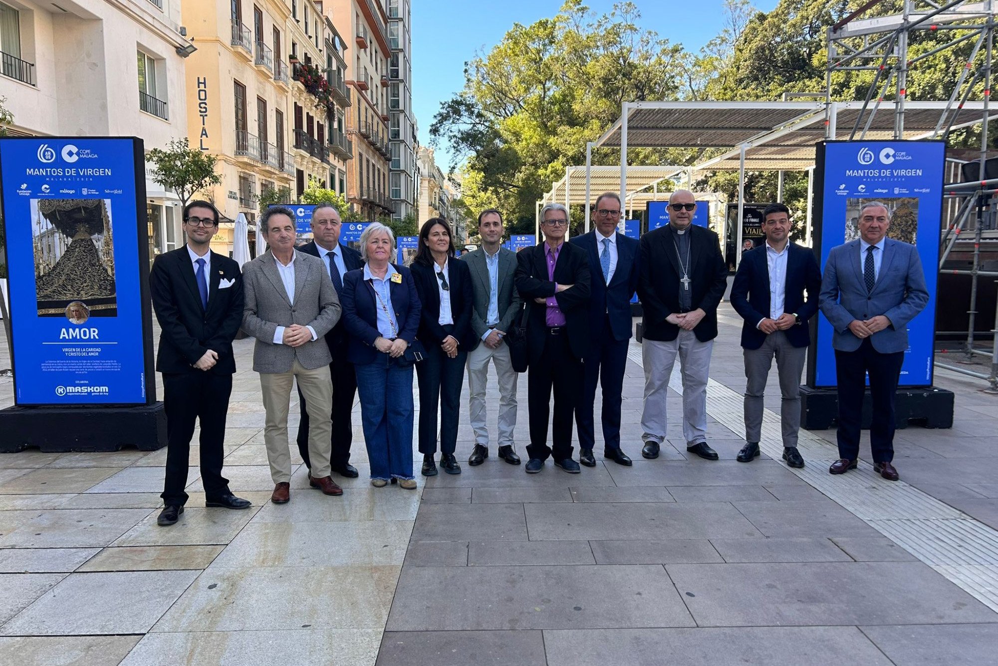 Los 'Mantos de Virgen' de COPE cubren la Alameda Principal