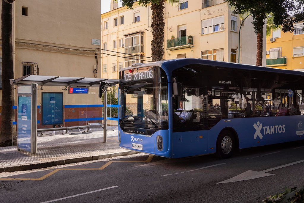 El autobús de la Línea 105 por las calles de Málaga