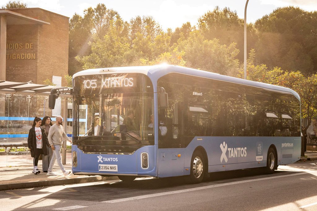 El autobús de la Línea 105 por las calles de Málaga