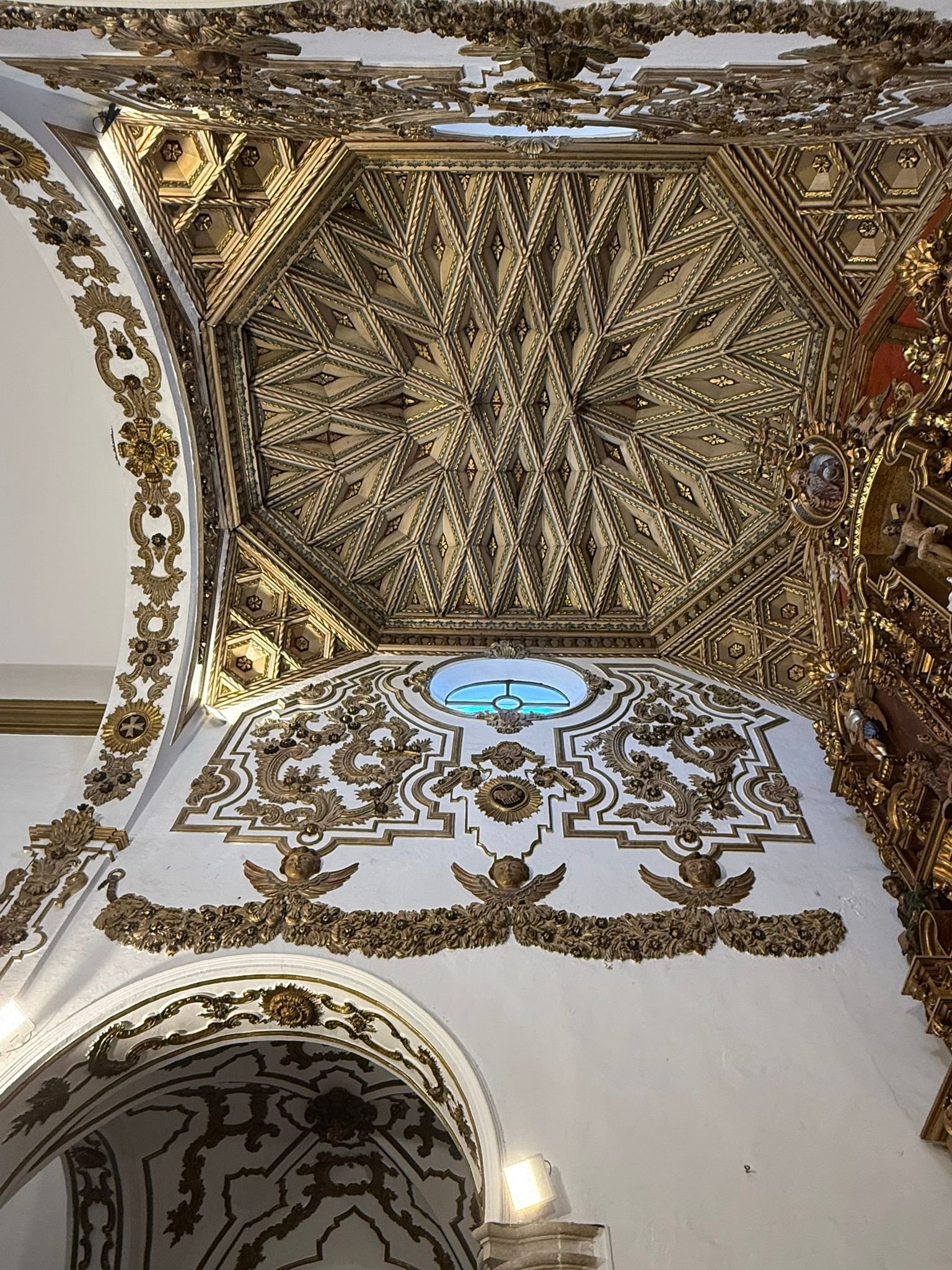 Alfarje de la iglesia de San Juan Bautista de Coín tras su restauración