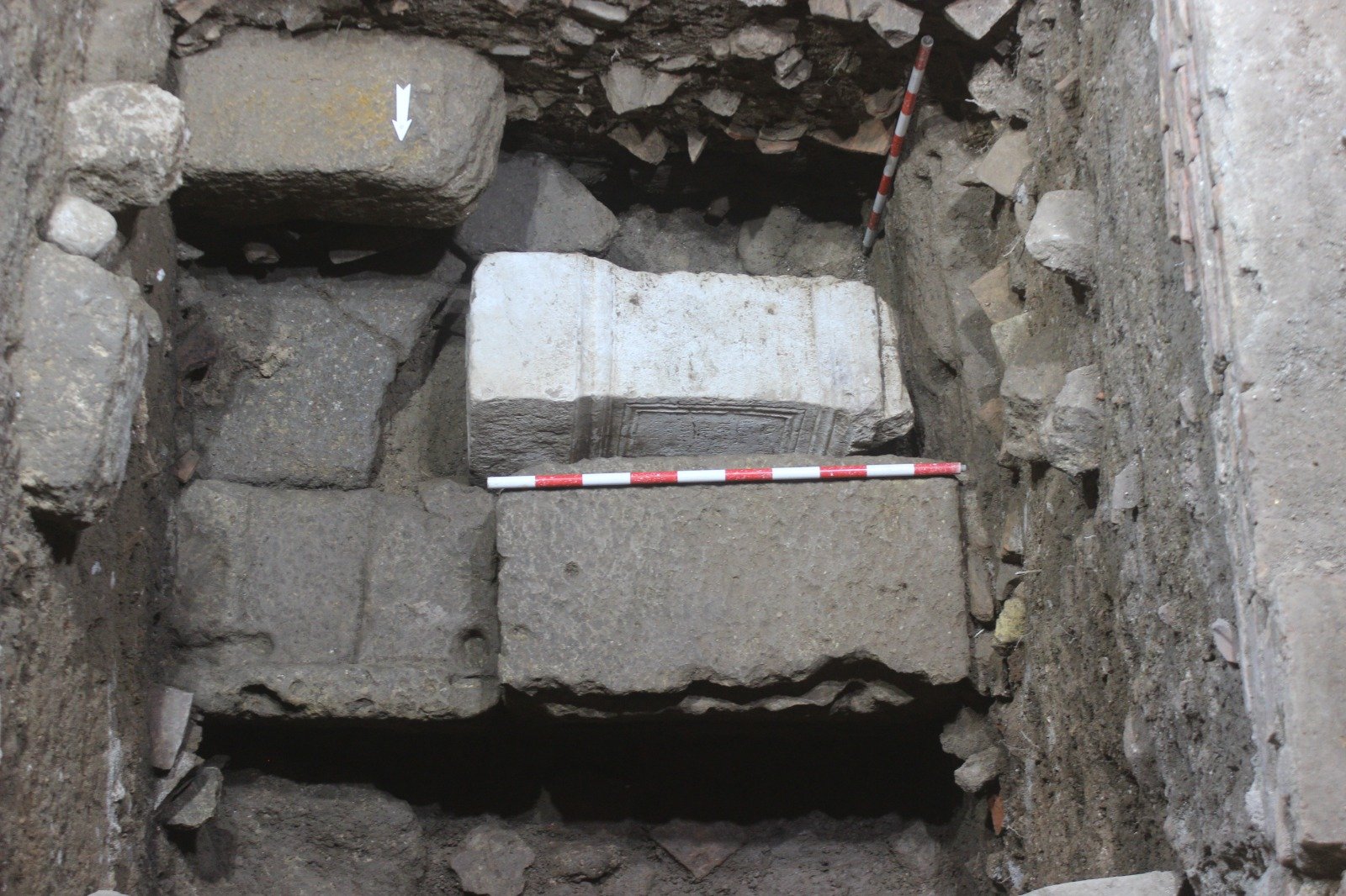 Ara votiva fechada en la época bajoimperial romana