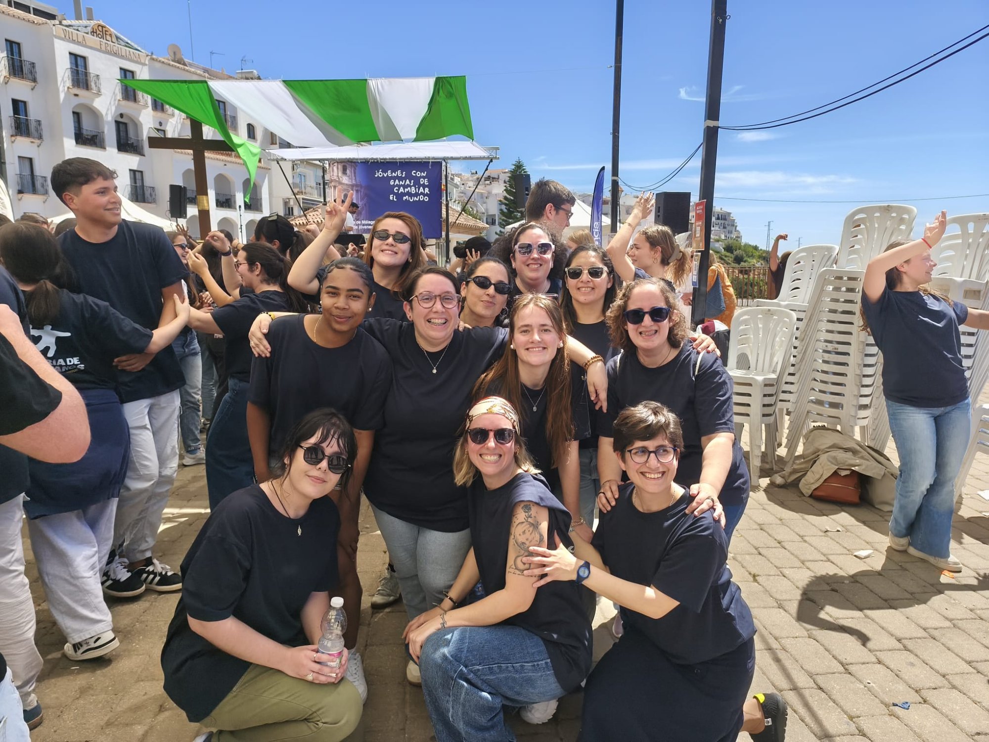 Cerca de 500 jóvenes toman las calles de Frigiliana para celebrar la Pascua