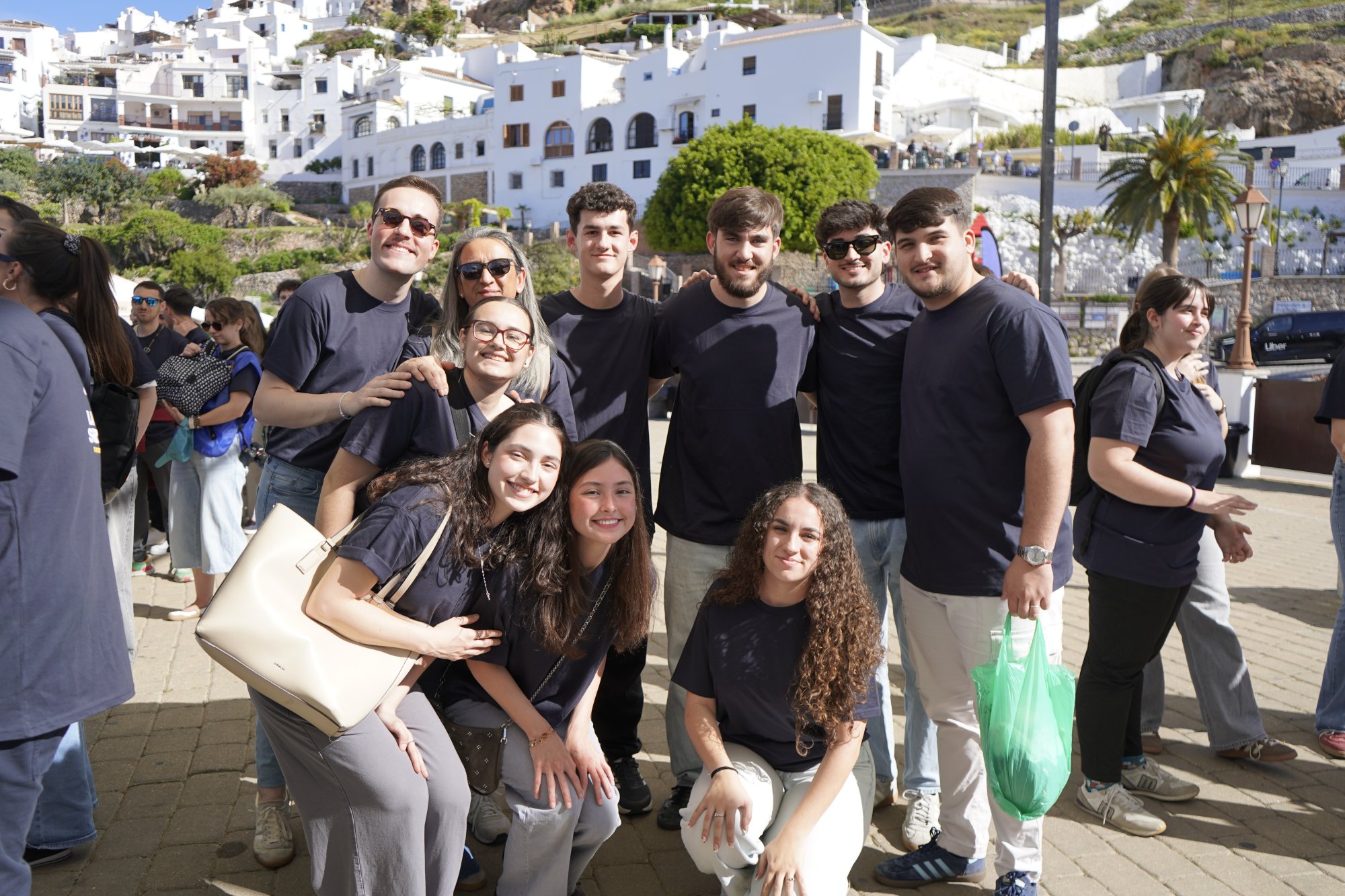 Cerca de 500 jóvenes toman las calles de Frigiliana para celebrar la Pascua