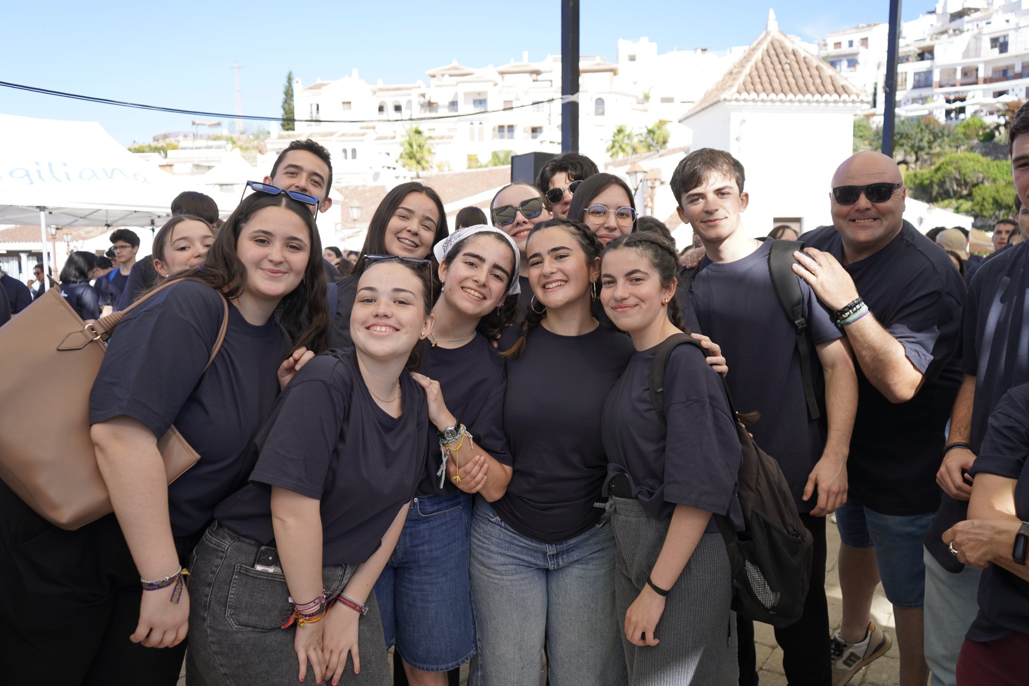 Cerca de 500 jóvenes toman las calles de Frigiliana para celebrar la Pascua