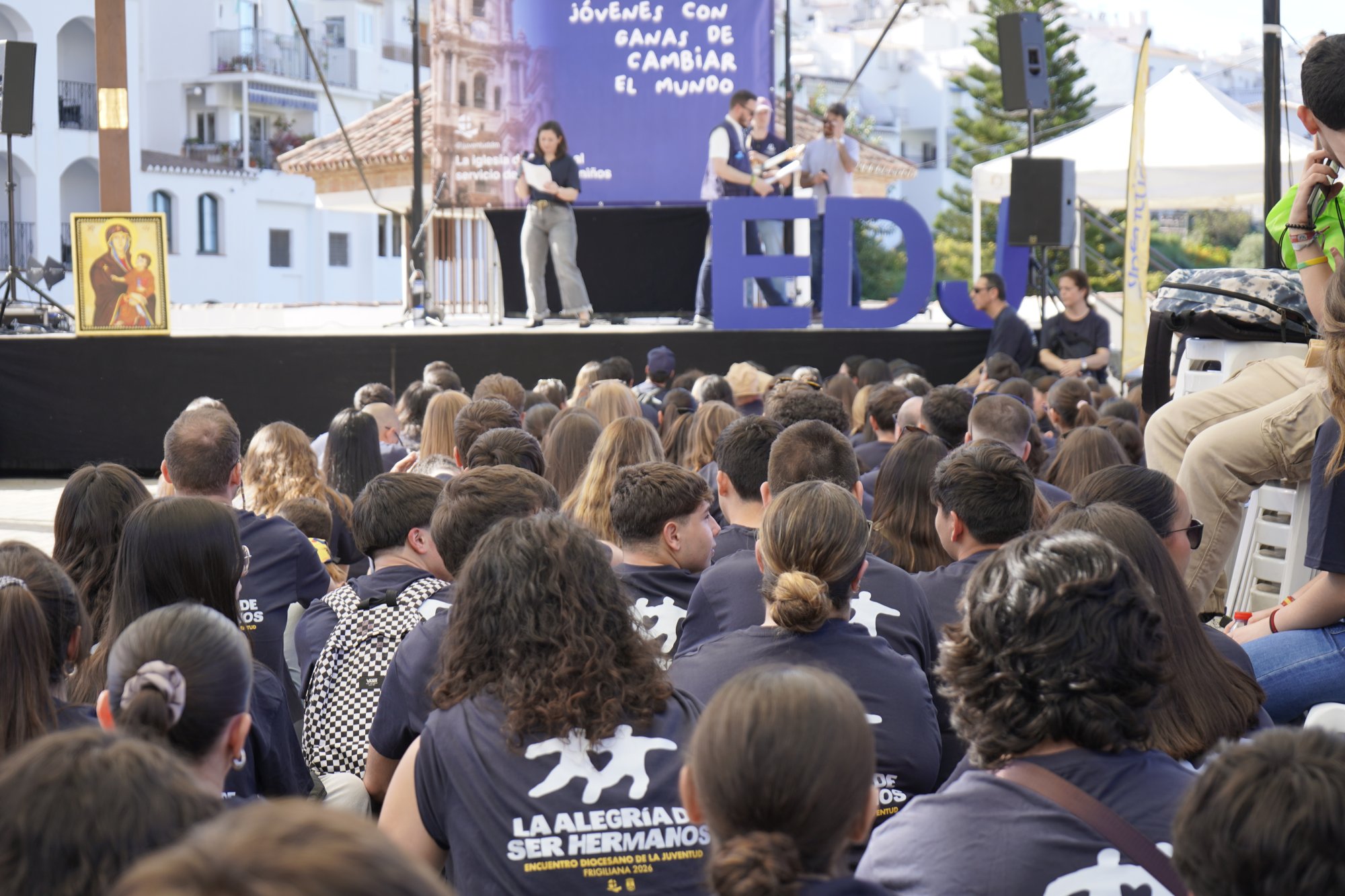 Cerca de 500 jóvenes toman las calles de Frigiliana para celebrar la Pascua