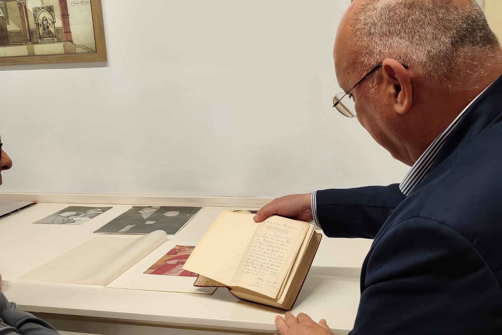 La familia Ocaña Cisneros dona diversos objetos del Cardenal Herrera a la Diócesis de Málaga