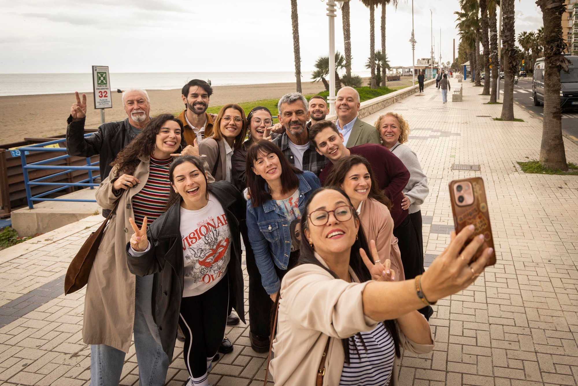 Participantes en la línea 105 en Málaga en el paseo marítimo de Huelin