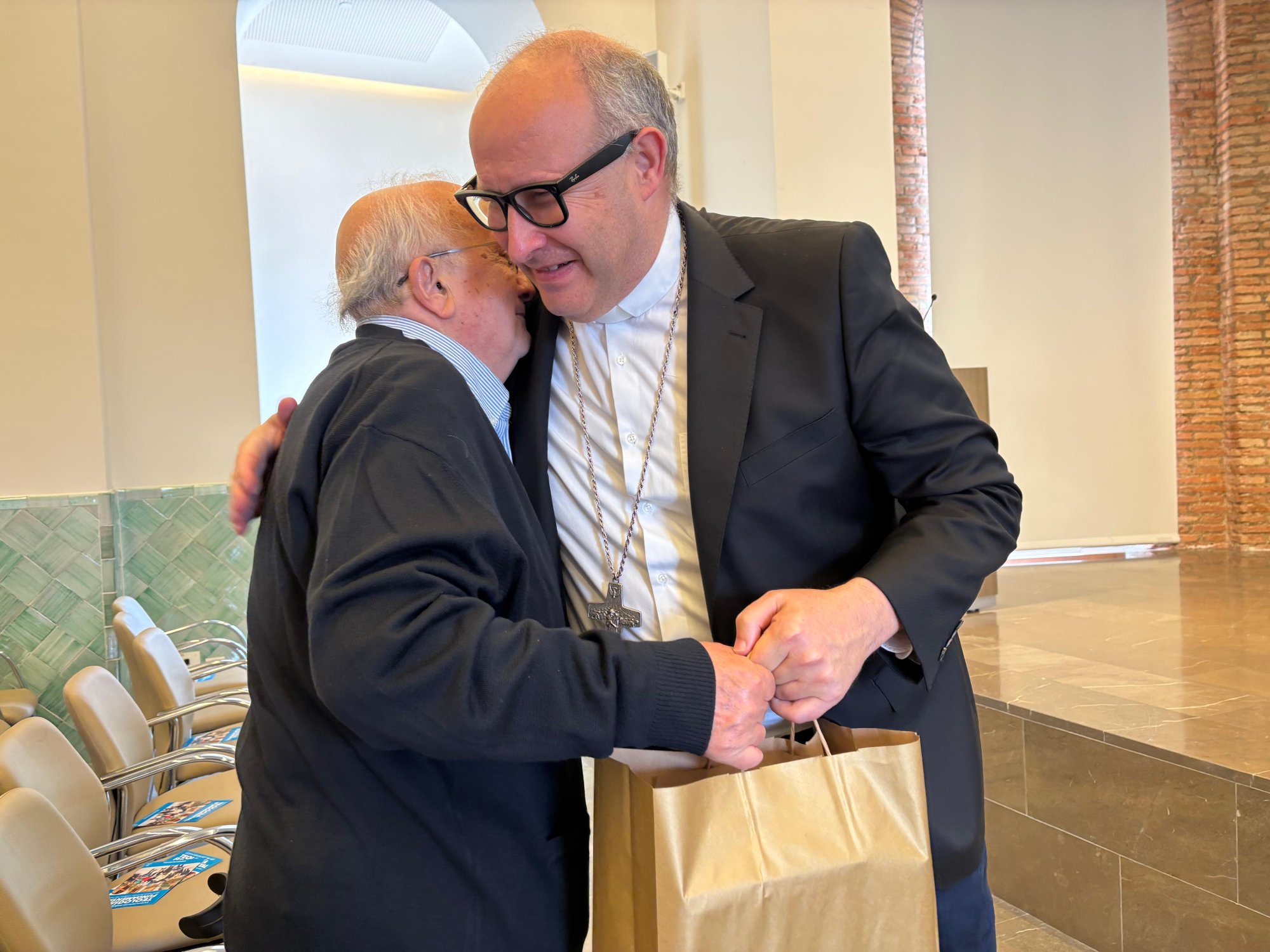Felicitación a Guillermo González, por sus bodas de oro