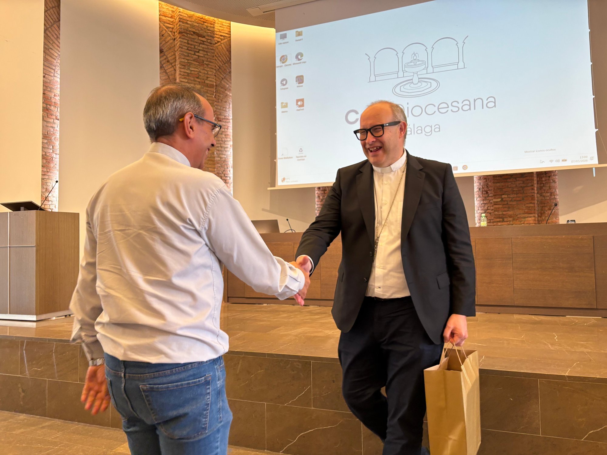 Felicitación a Ismael García OMI, por sus bodas de plata