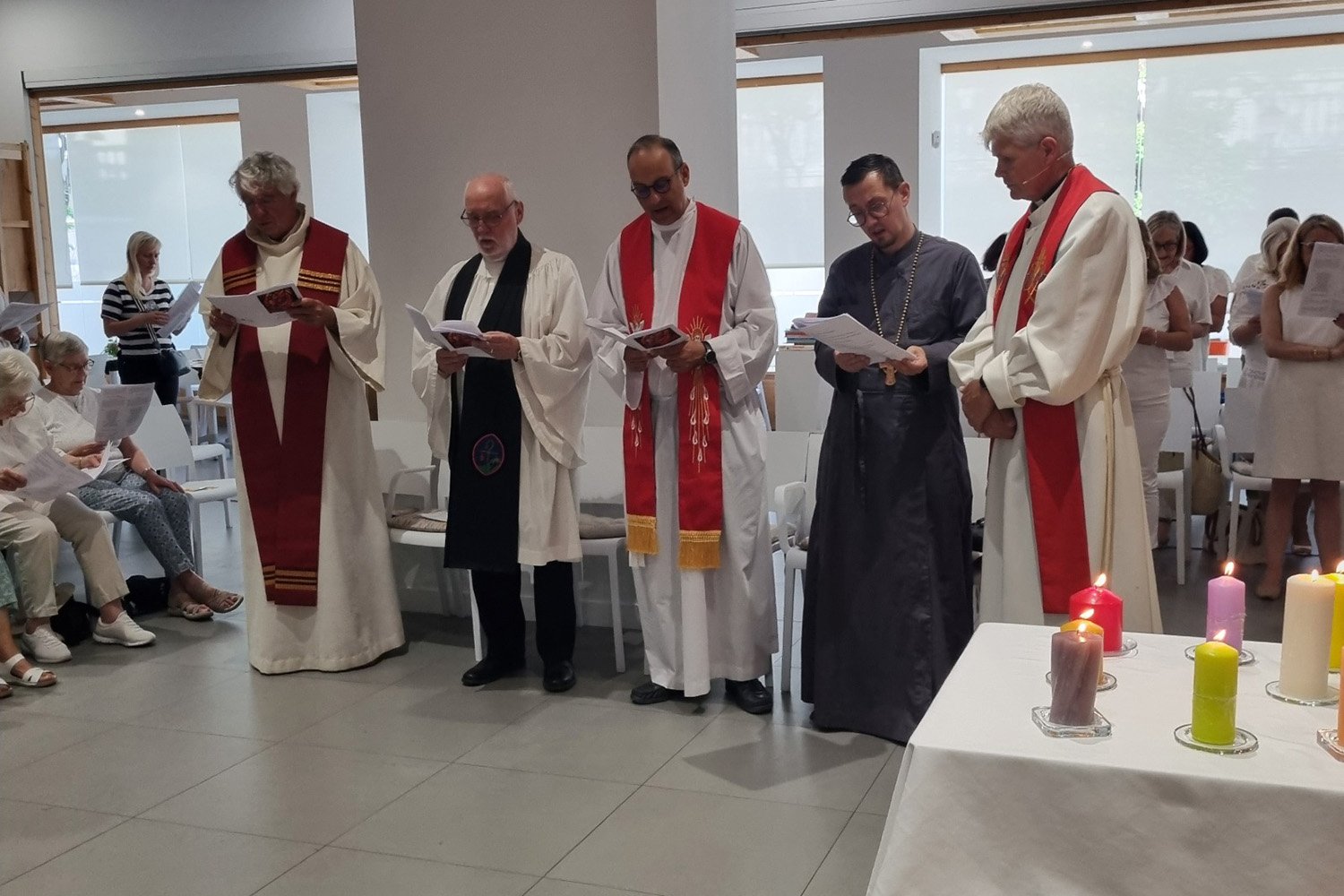 Vigilia Ecuménica de Pentecostés en la parroquia del Rosario de Fuengirola