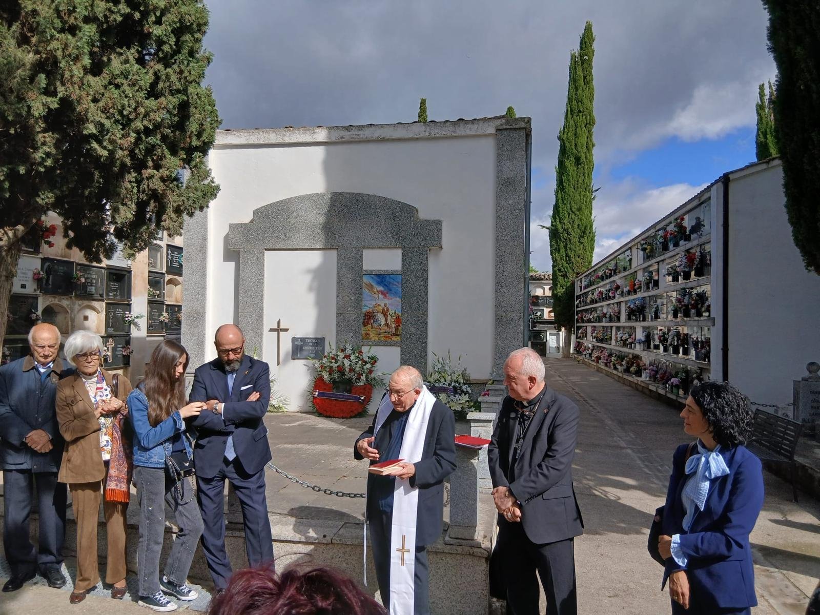 Celebración en el cementerio de Barbastro con los peregrinos del encuentro anual en torno a El Pelé