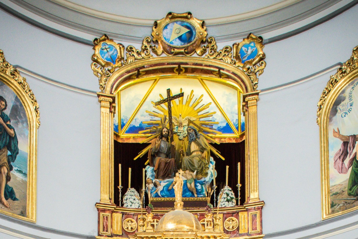 Santísima Trinidad, Dios es familia, Dios es comunidad