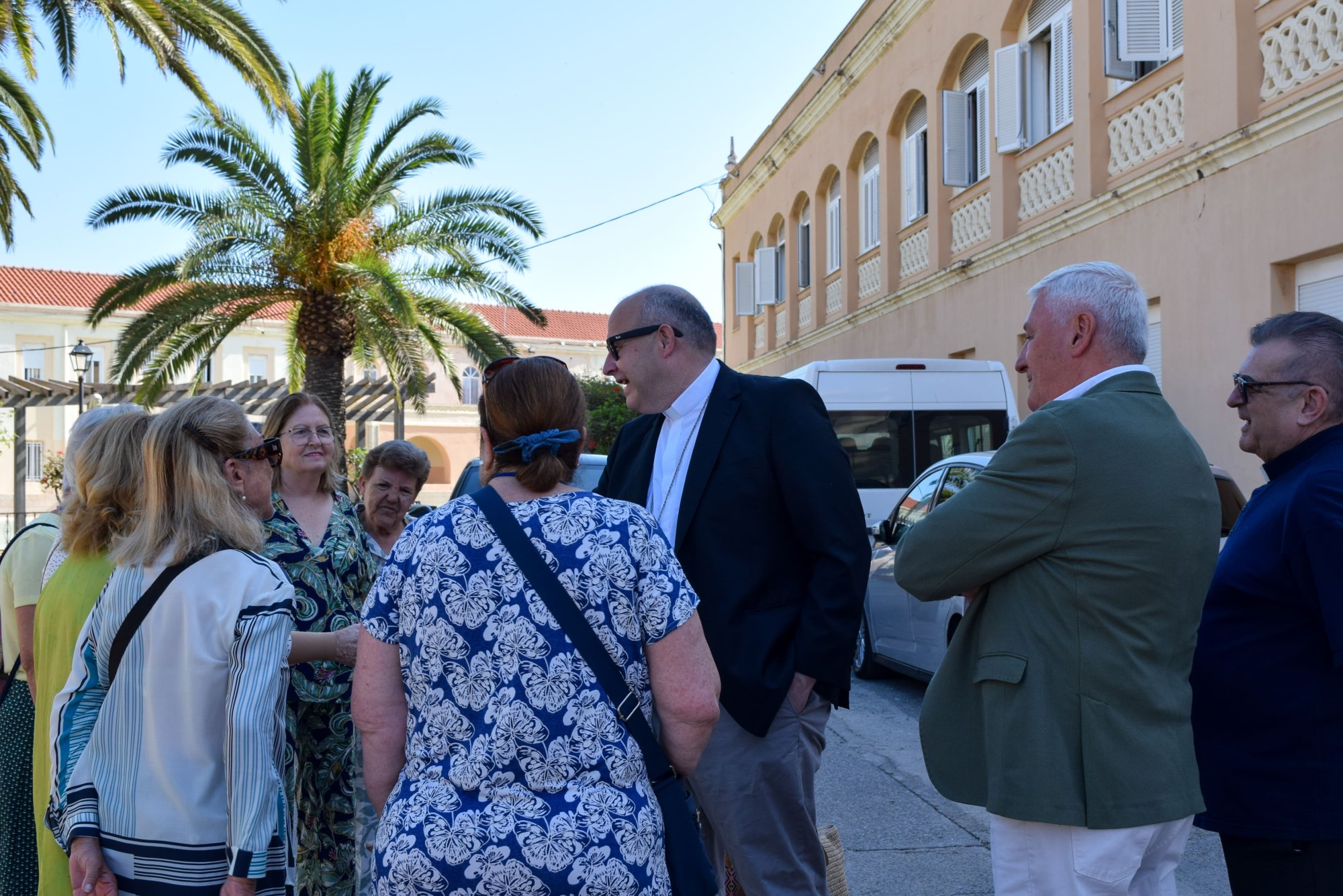 Mons. Satué visita la Gota de Leche