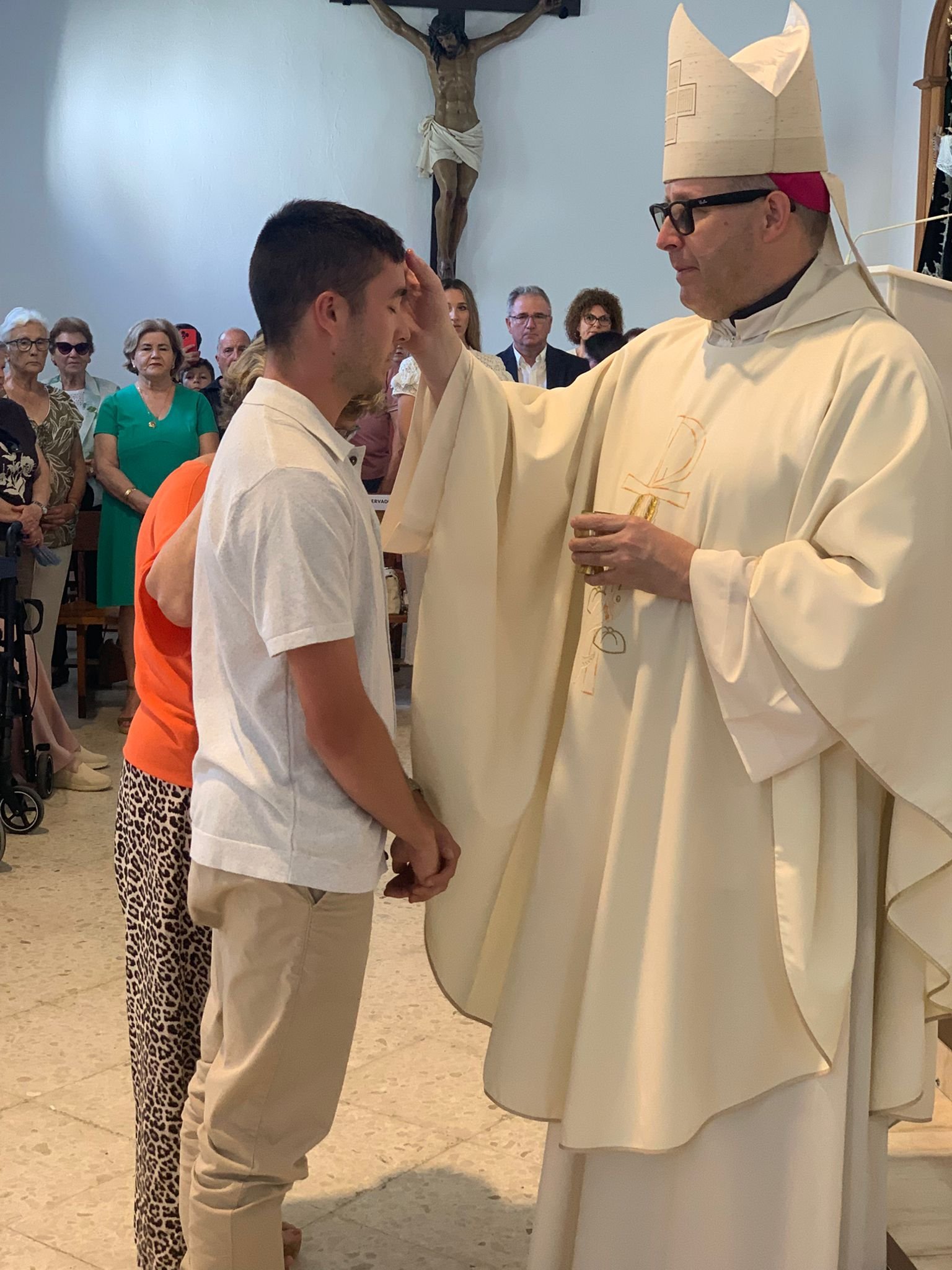 CALETA DE VÉLEZ. El Obispo celebra confirmaciones en la parroquia del Carmen
