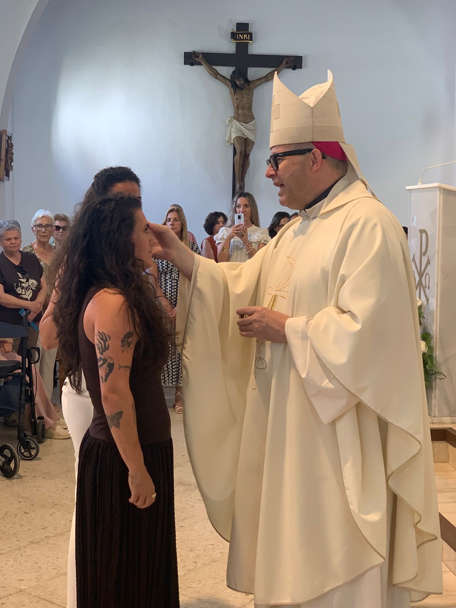 CALETA DE VÉLEZ. El Obispo celebra confirmaciones en la parroquia del Carmen