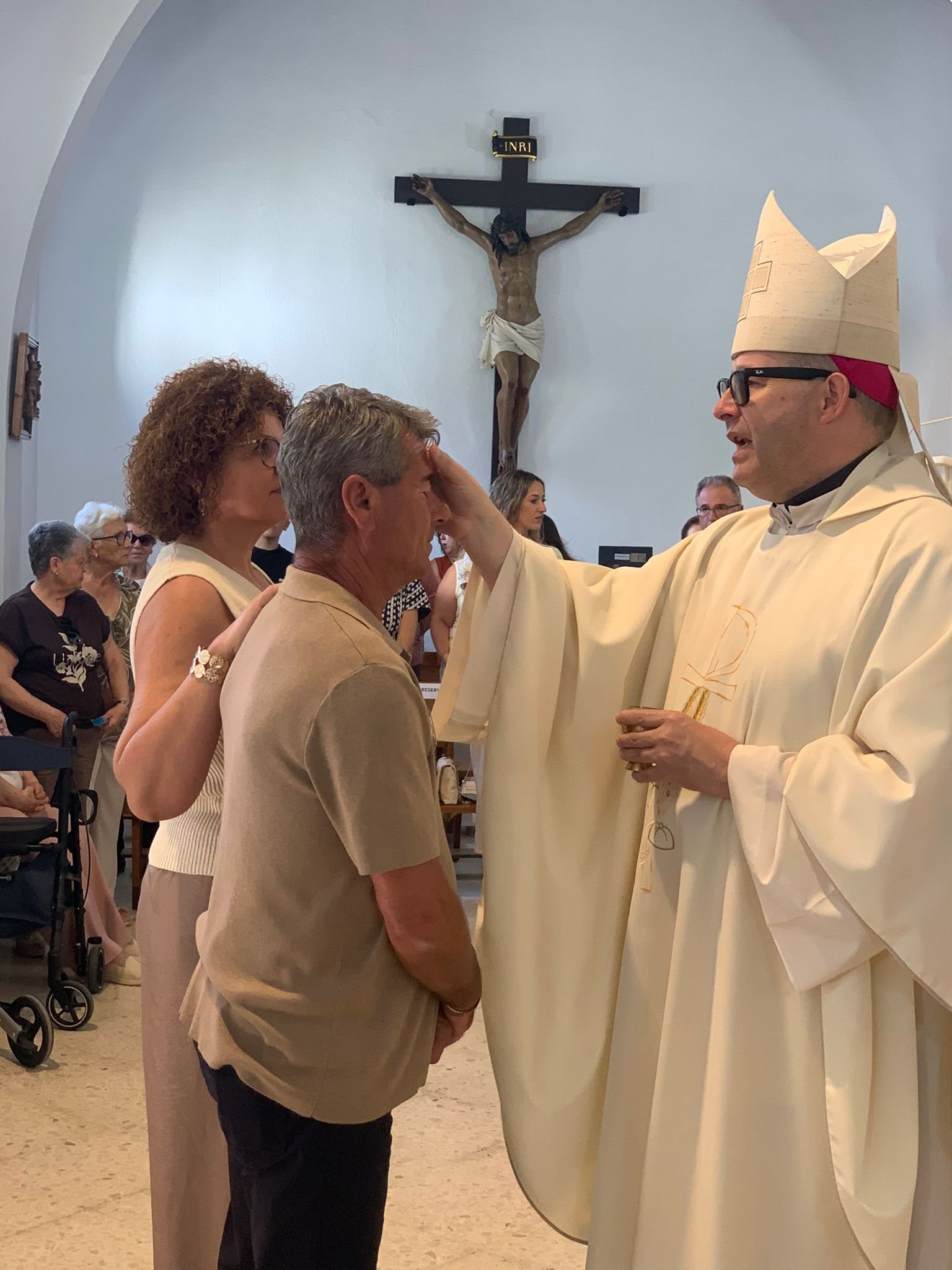 CALETA DE VÉLEZ. El Obispo celebra confirmaciones en la parroquia del Carmen