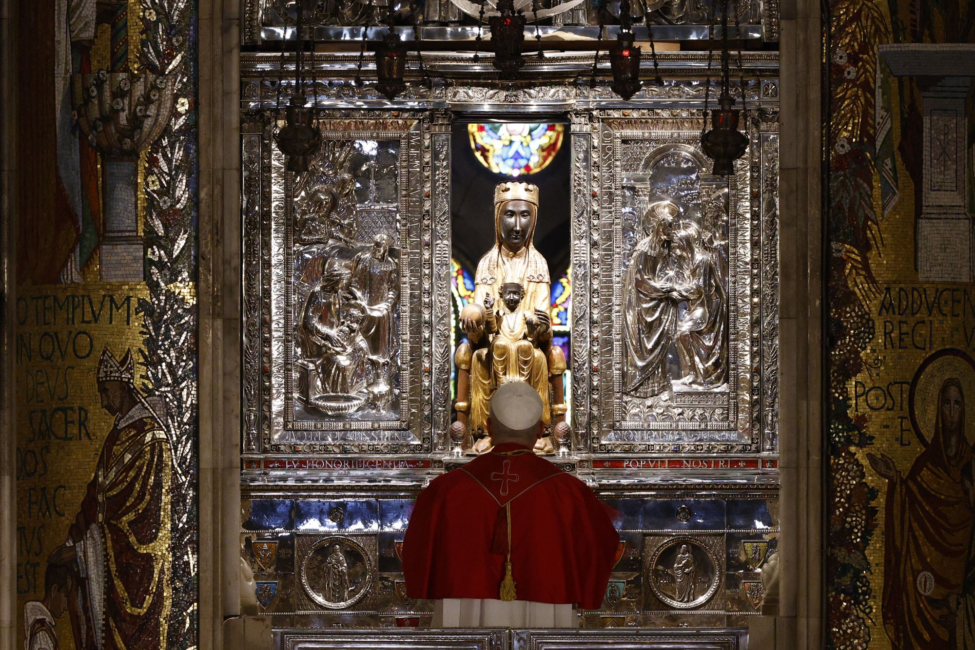 León XIV en Montserrat: «Pidamos a María, Reina de la paz, que nos enseñe a renunciar a las palabras hirientes, al juicio inmediato, a la murmuración y a las calumnias»