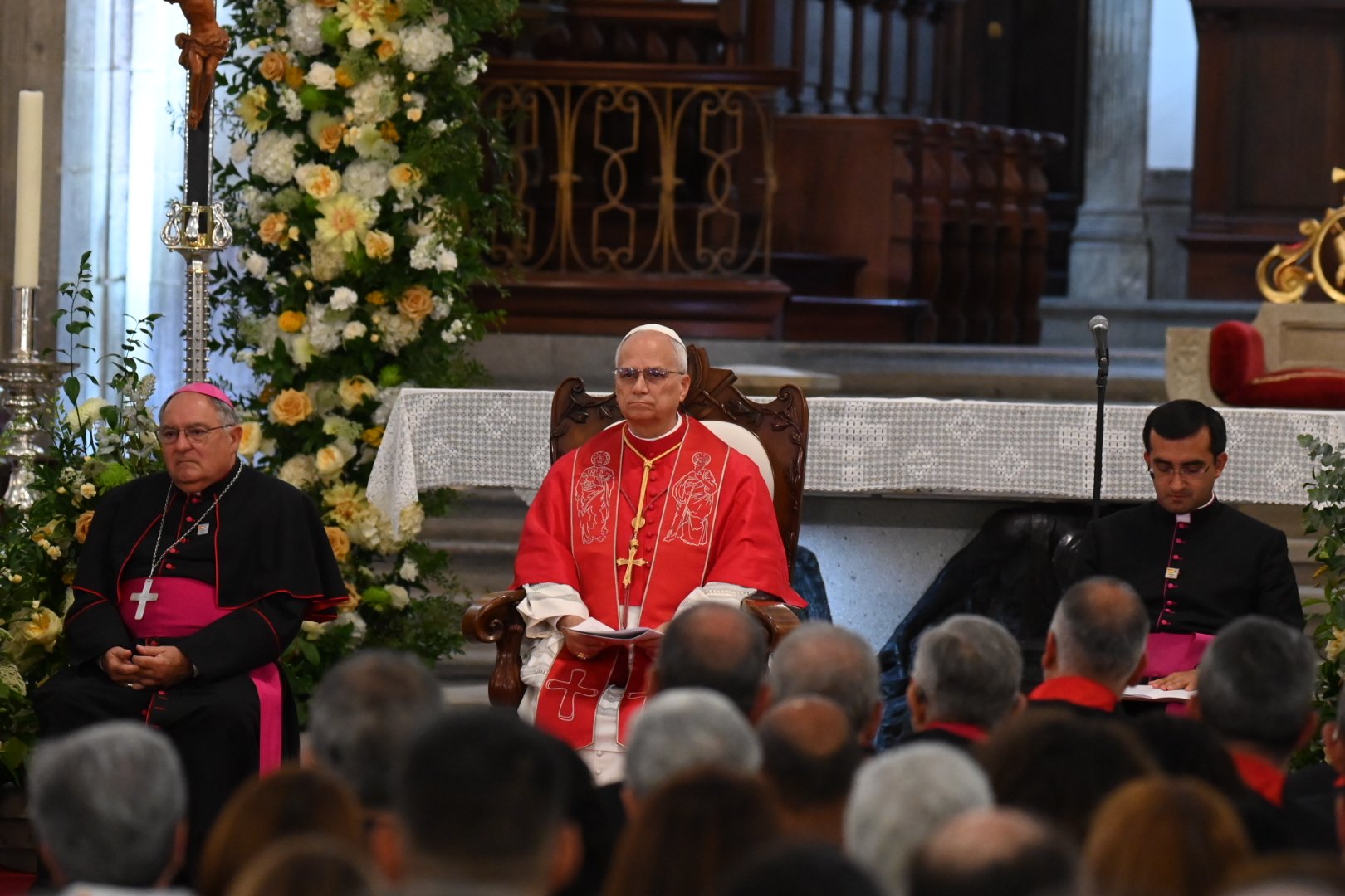 «Cuando encuentren dificultades, alcen la mirada, y pidan al Espíritu Santo la gracia de vivir unidos en la fe, la esperanza y la caridad»
