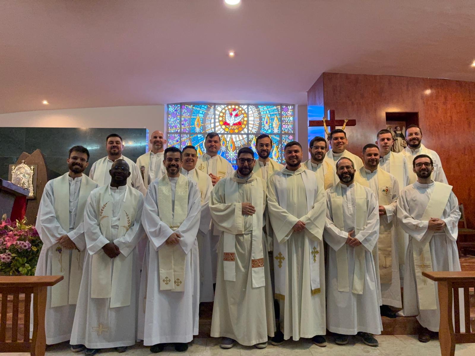 Los sacerdotes jóvenes participan en la visita del Papa a Tenerife