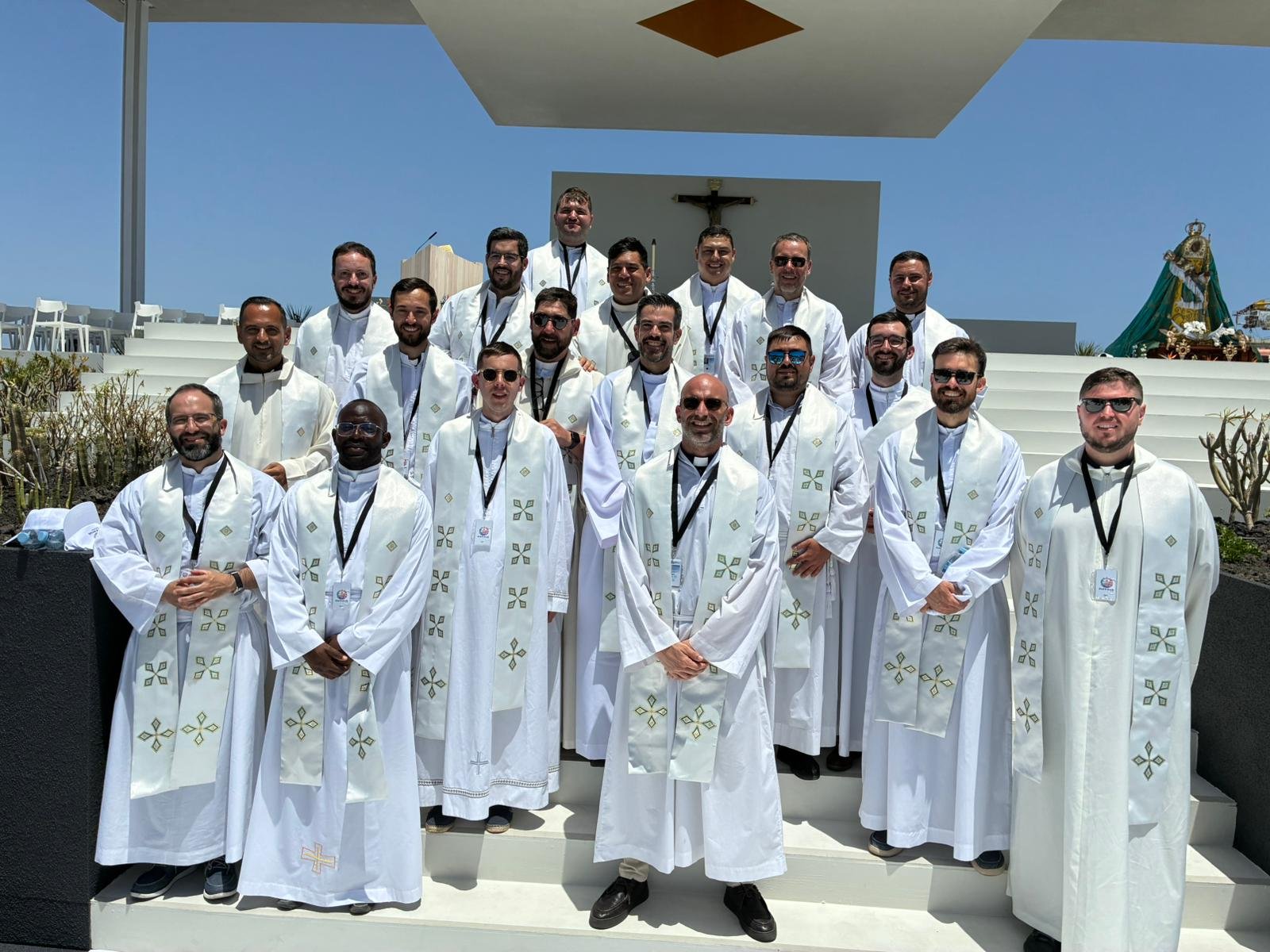 Los sacerdotes jóvenes participan en la visita del Papa a Tenerife