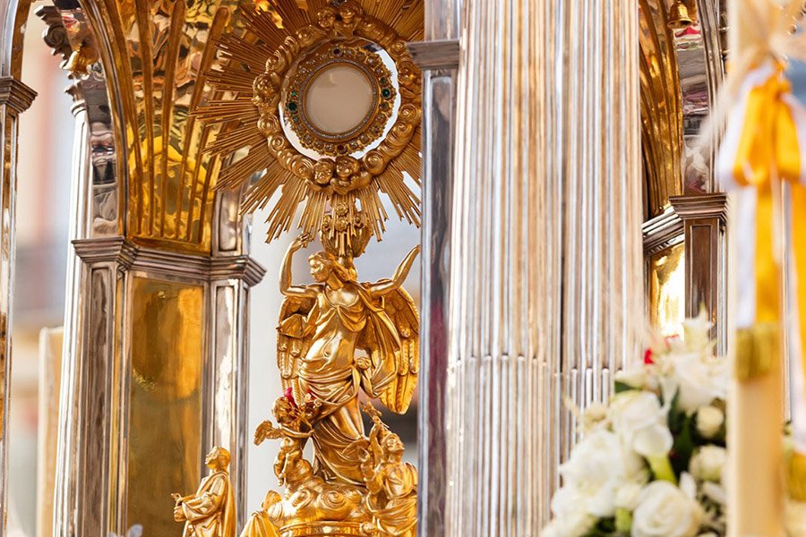 La custodia con la que Jesús vivo recorre cada año las calles malagueñas el día del Corpus Christi