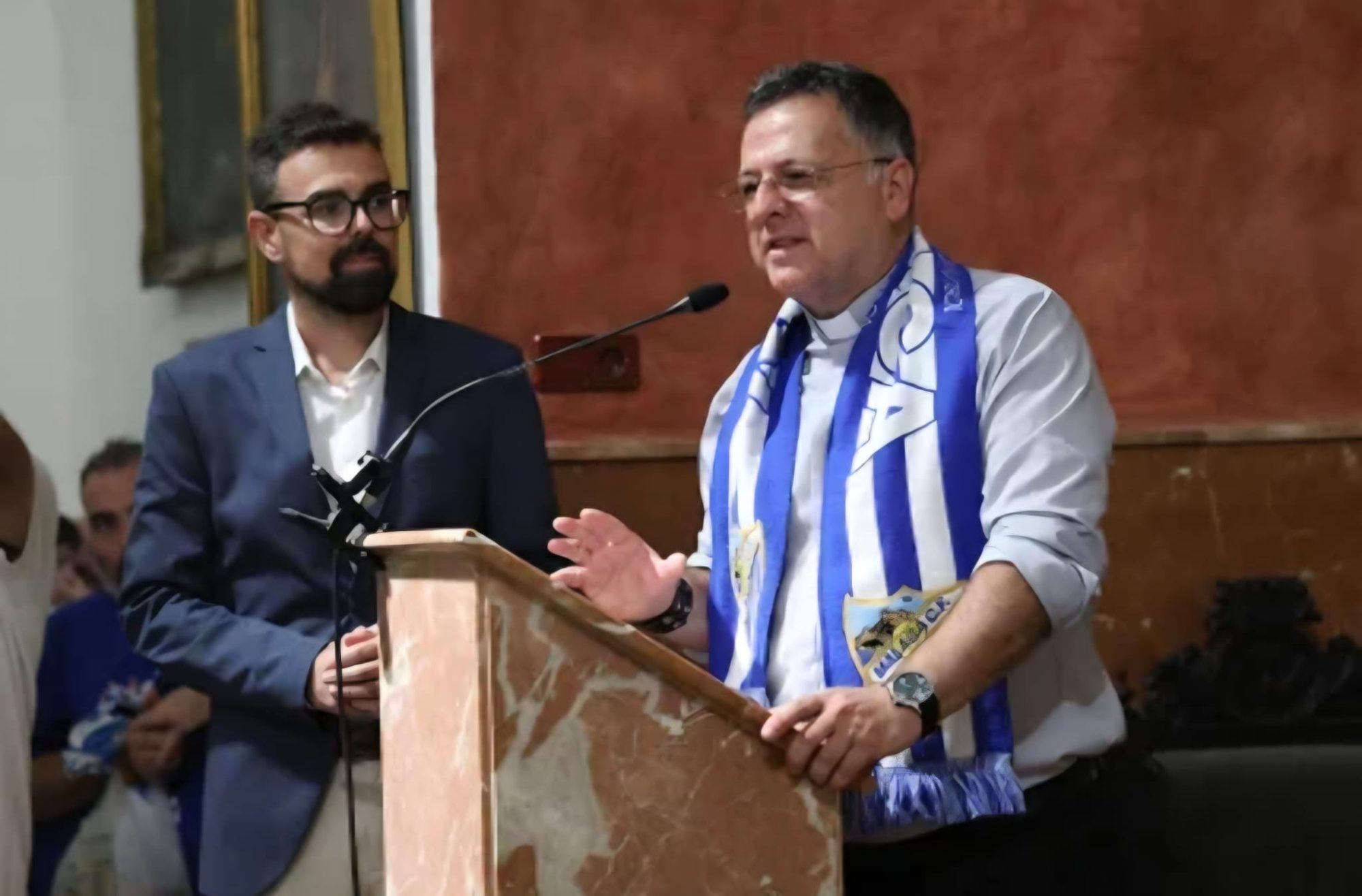 El párroco de la Divina Pastora, Rafael Pérez, junto al hermano mayor de la hermandad, Juan Navarro