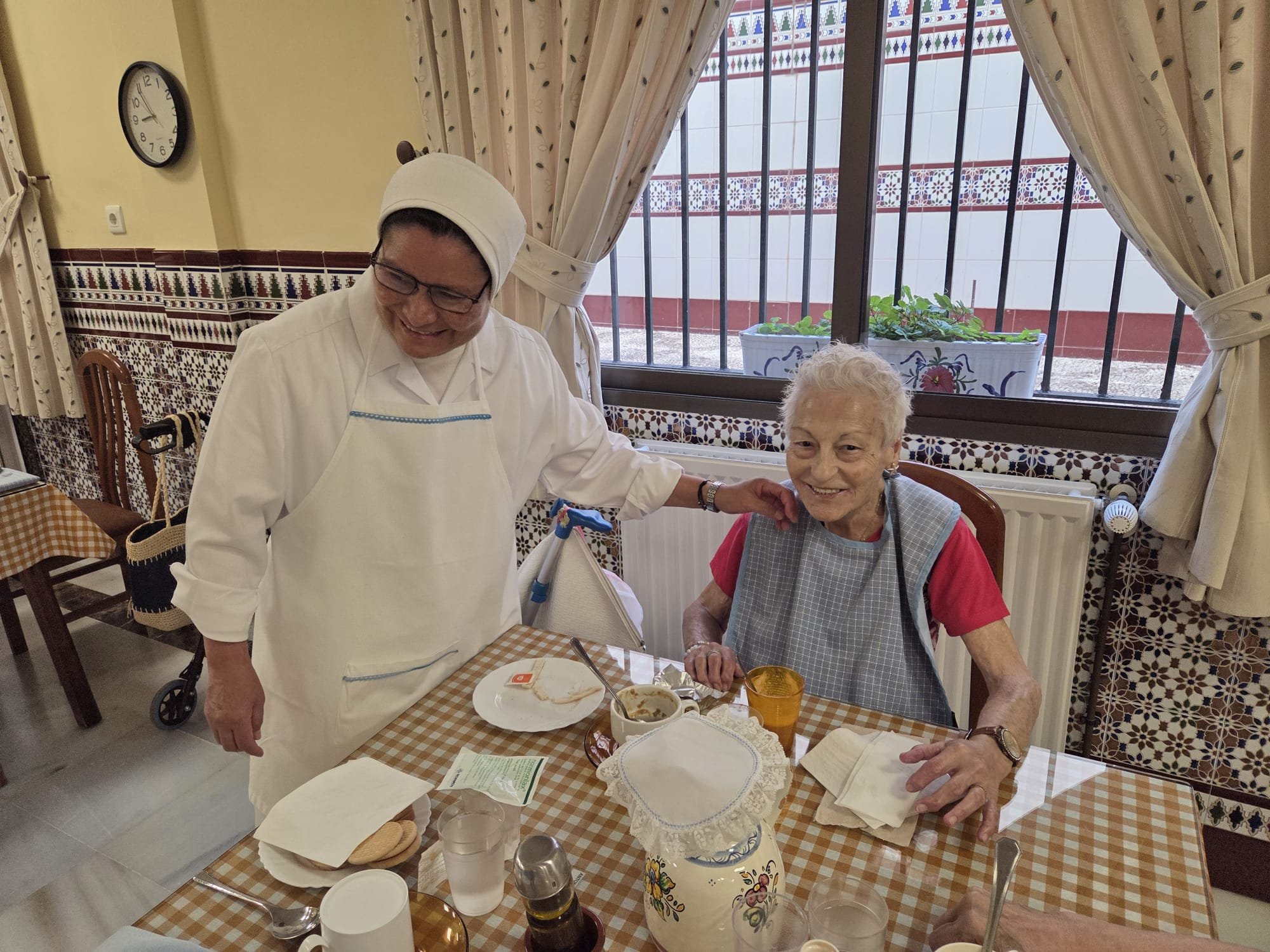 «Nuestros mayores son muy cariñosos y agradecidos»