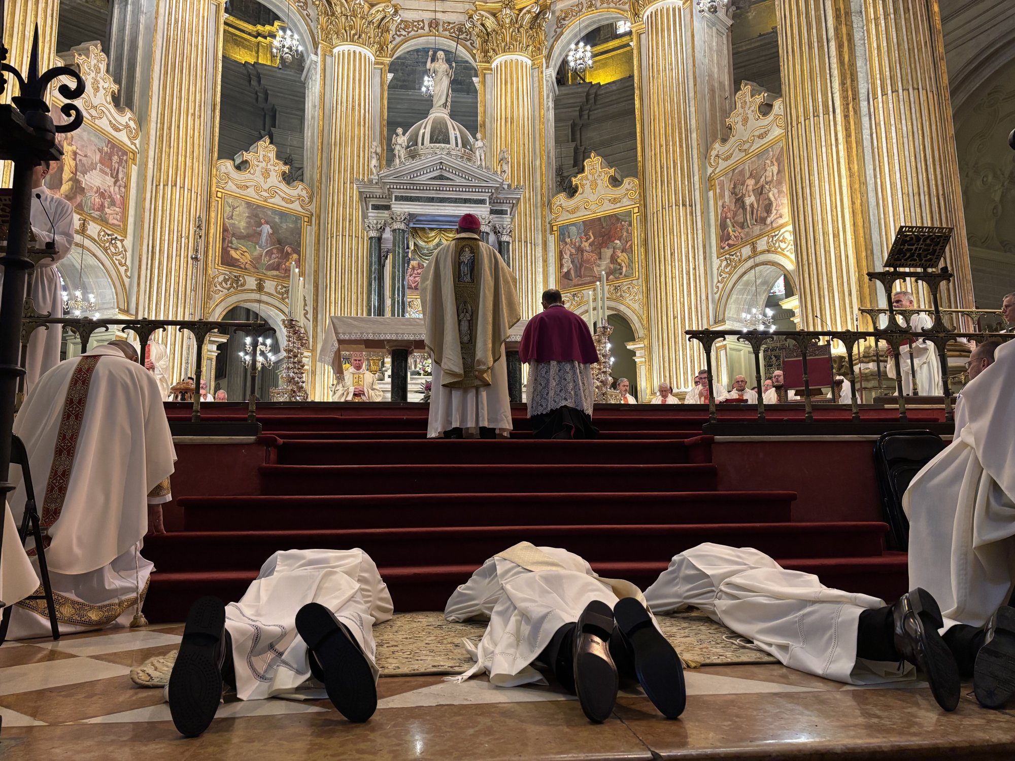 Huberto, Cristian y José Francisco, primeros diáconos y sacerdote ordenados por Mons. Satué
