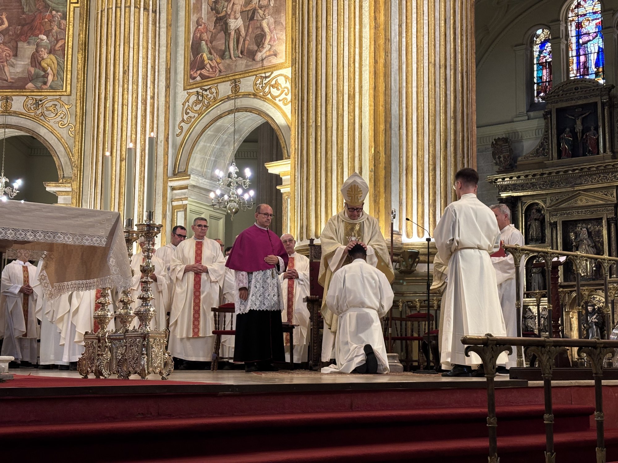 Huberto, Cristian y José Francisco, primeros diáconos y sacerdote ordenados por Mons. Satué