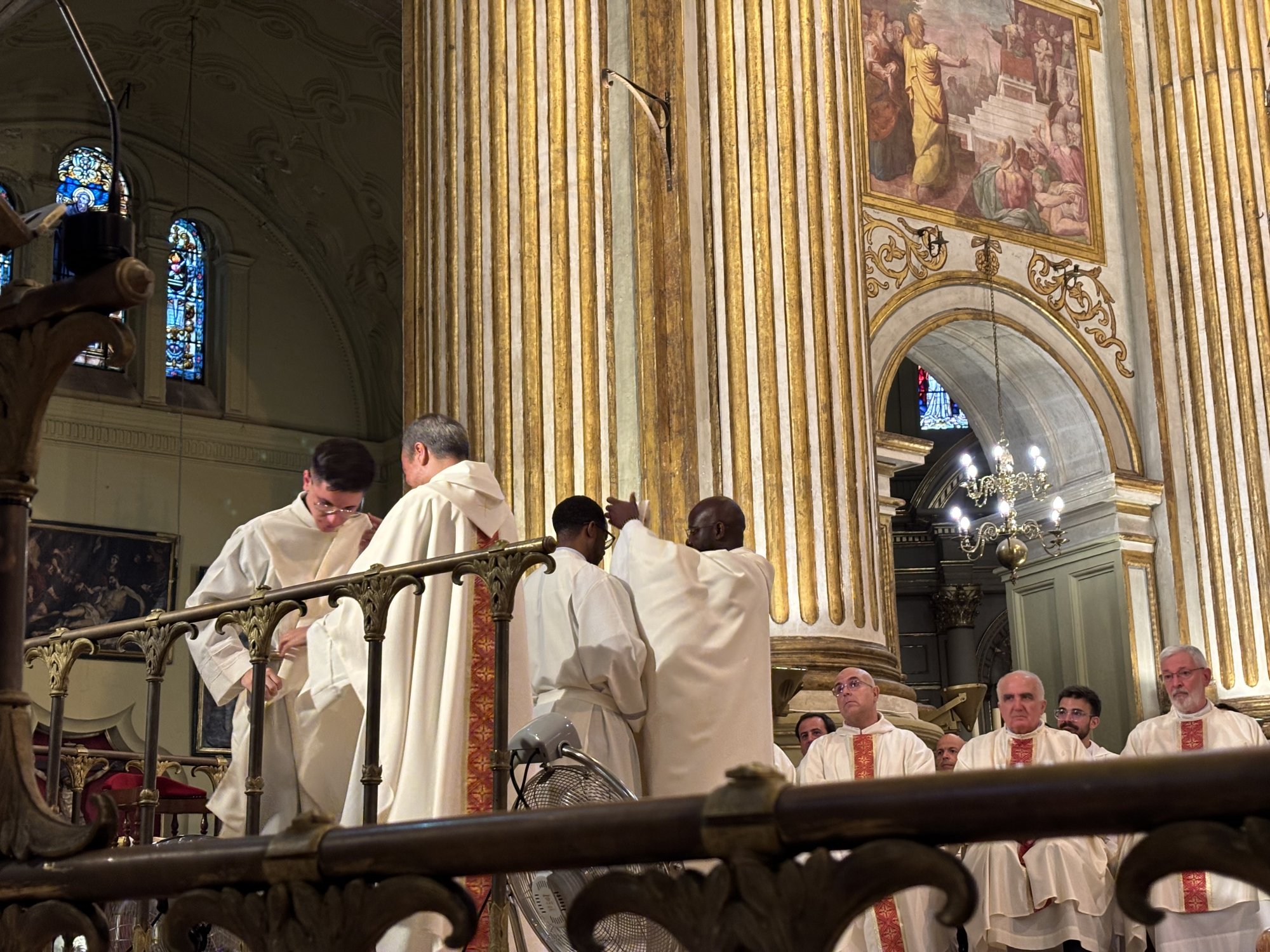 Huberto, Cristian y José Francisco, primeros diáconos y sacerdote ordenados por Mons. Satué