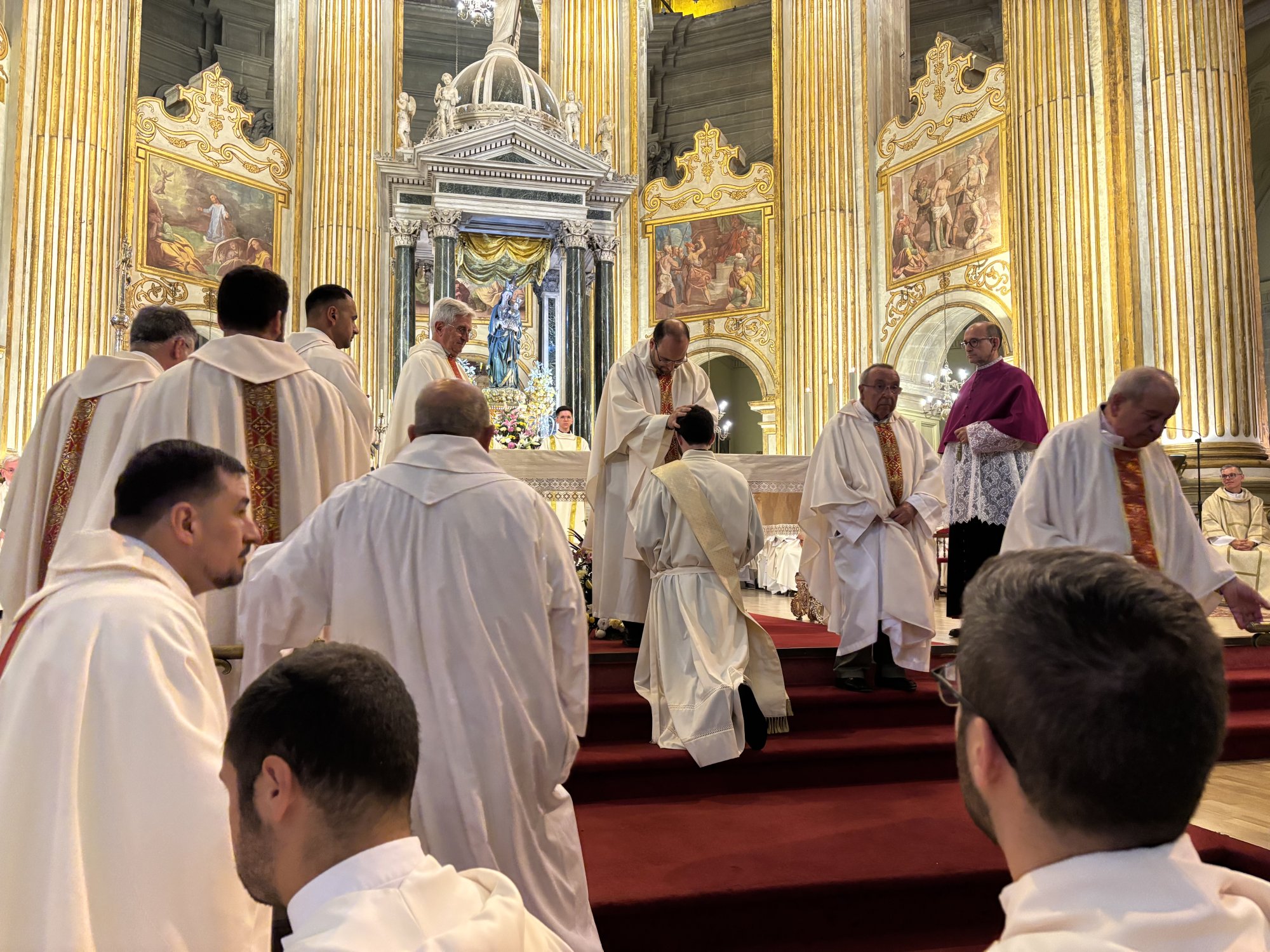 Huberto, Cristian y José Francisco, primeros diáconos y sacerdote ordenados por Mons. Satué