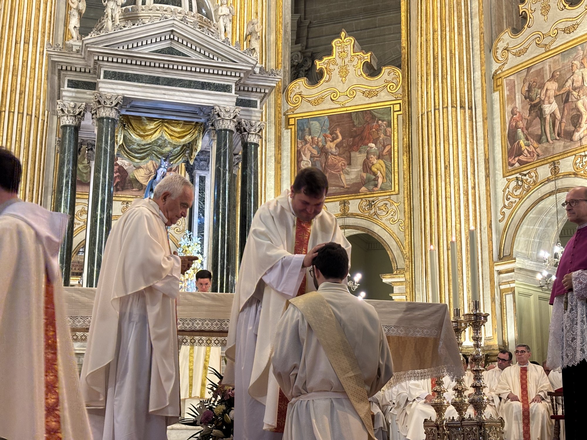 Huberto, Cristian y José Francisco, primeros diáconos y sacerdote ordenados por Mons. Satué