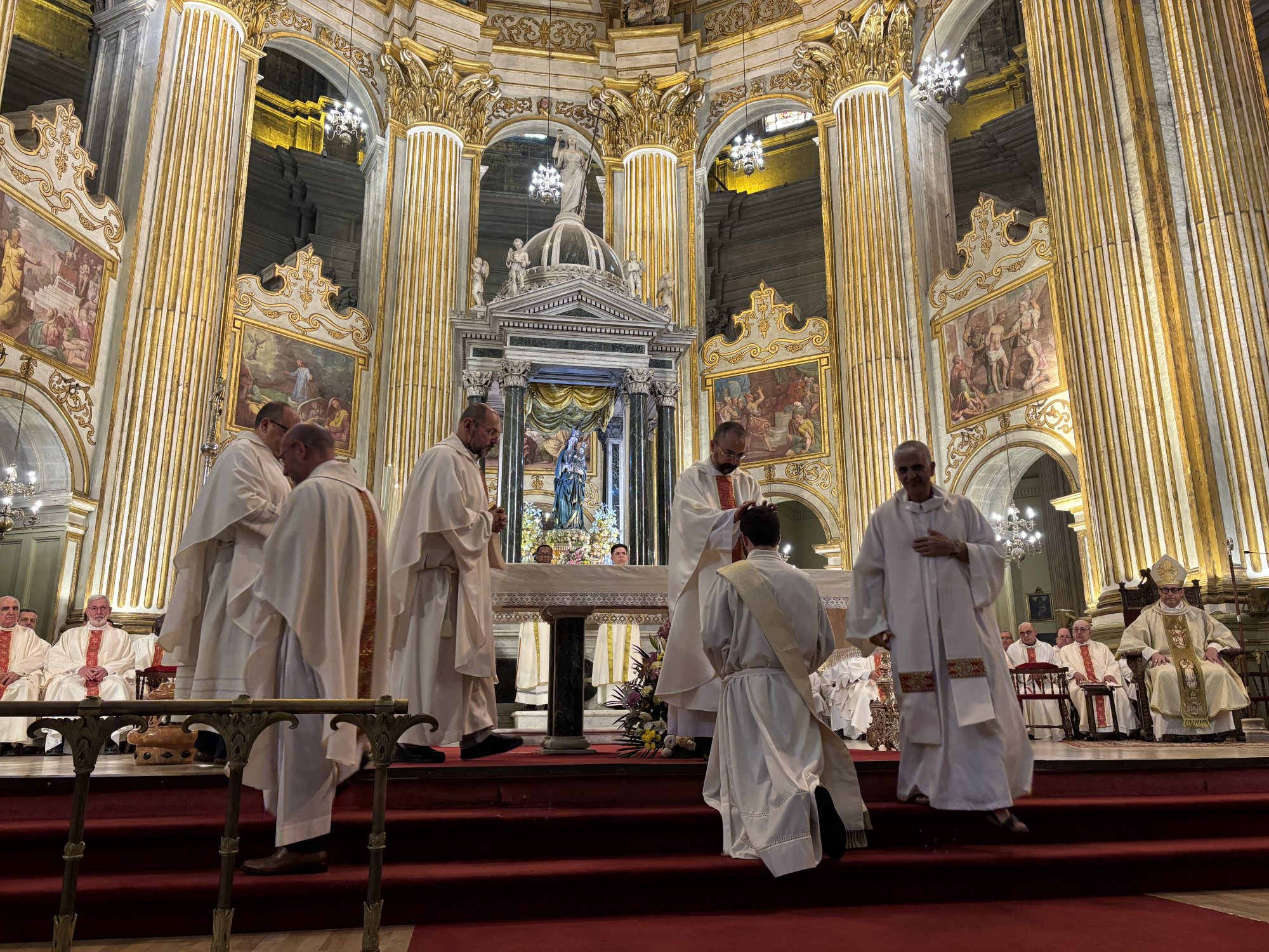 Huberto, Cristian y José Francisco, primeros diáconos y sacerdote ordenados por Mons. Satué