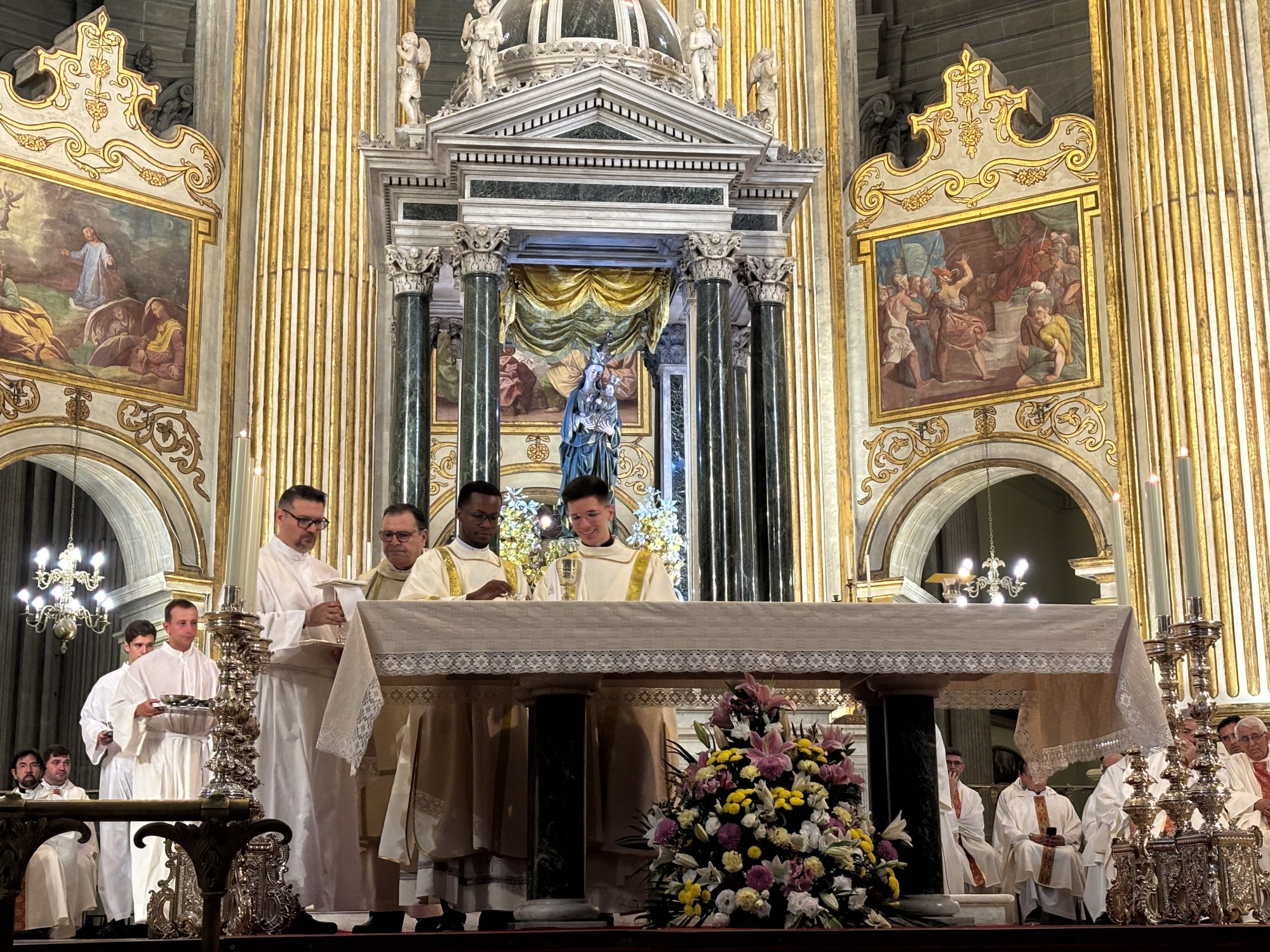 Huberto, Cristian y José Francisco, primeros diáconos y sacerdote ordenados por Mons. Satué