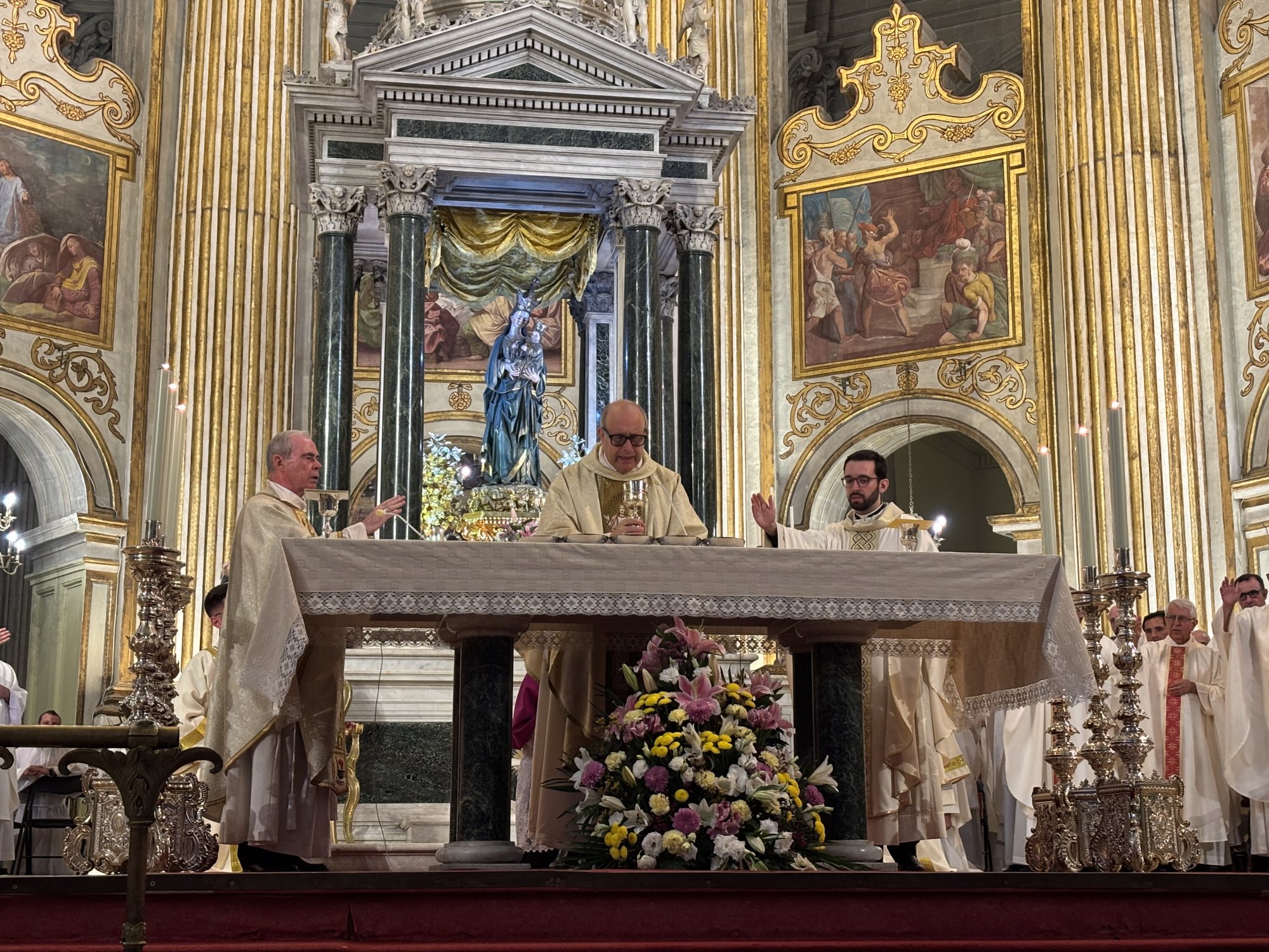 Huberto, Cristian y José Francisco, primeros diáconos y sacerdote ordenados por Mons. Satué