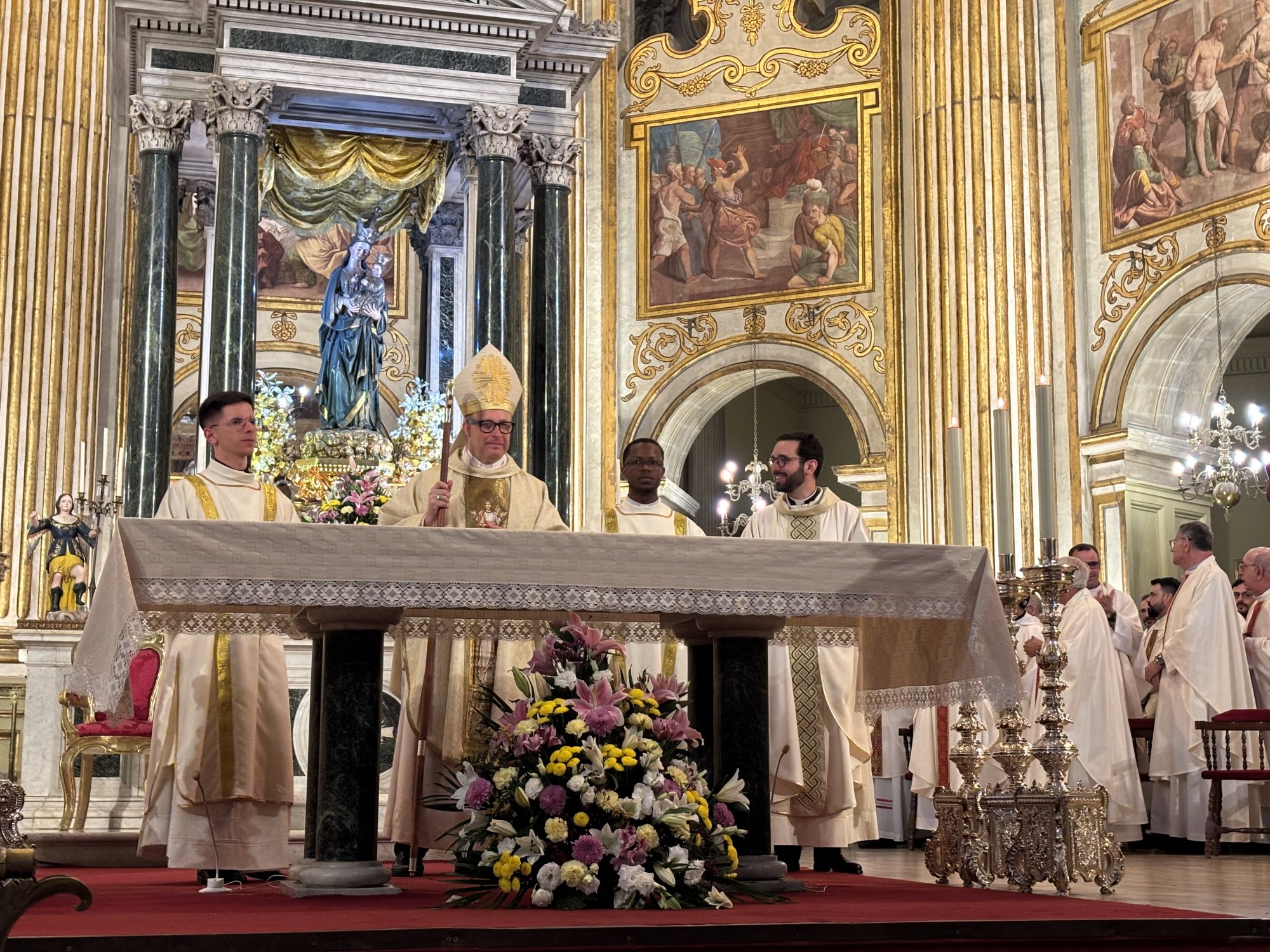 Huberto, Cristian y José Francisco, primeros diáconos y sacerdote ordenados por Mons. Satué