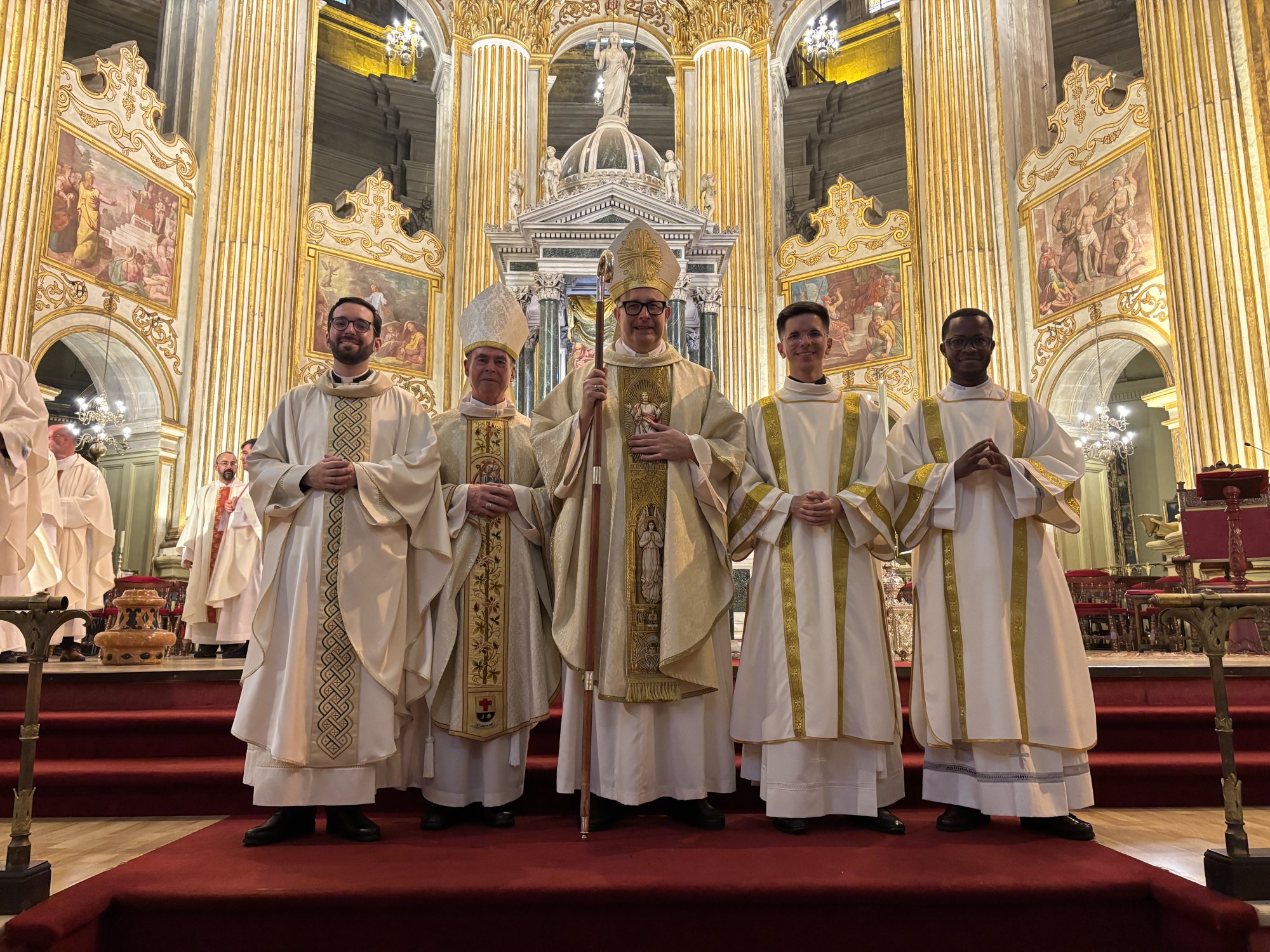 Huberto, Cristian y José Francisco, primeros diáconos y sacerdote ordenados por Mons. Satué