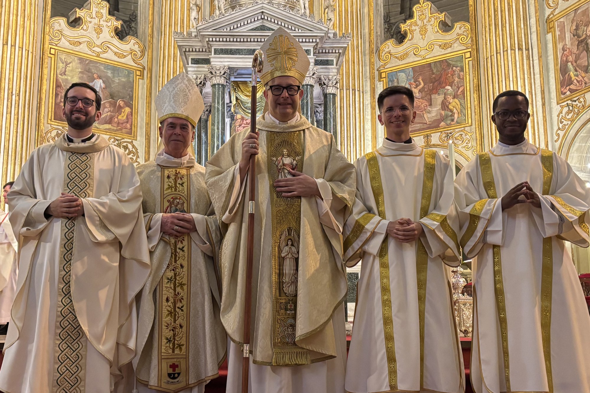 Huberto, Cristian y José Francisco, primeros diáconos y sacerdote ordenados por Mons. Satué