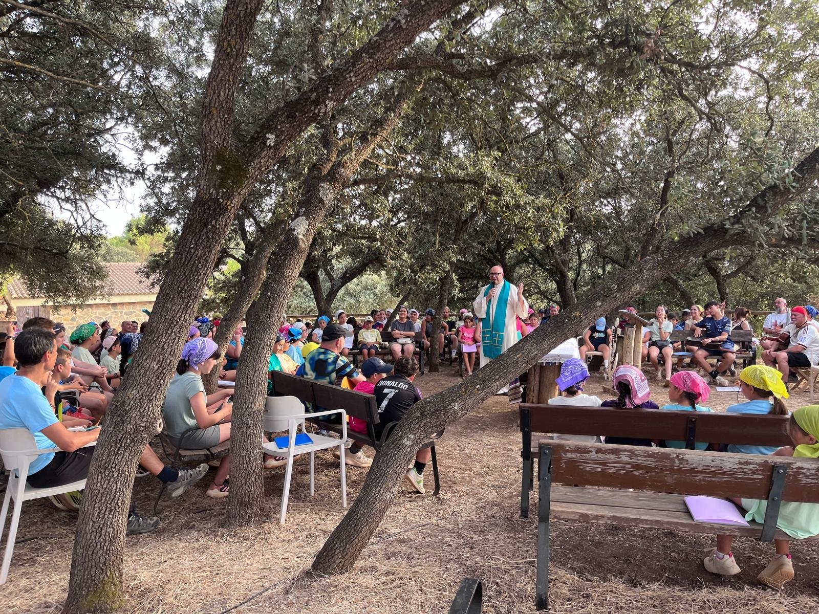 1.050 niños, jóvenes y responsables viven los campamentos MIES