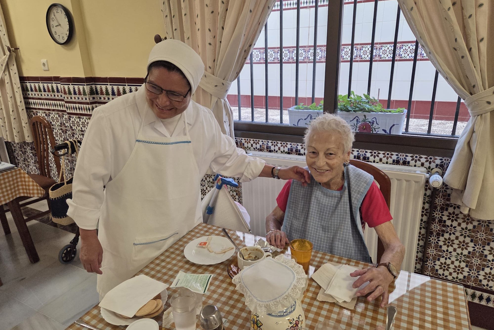 «Nuestros mayores son muy cariñosos y agradecidos»