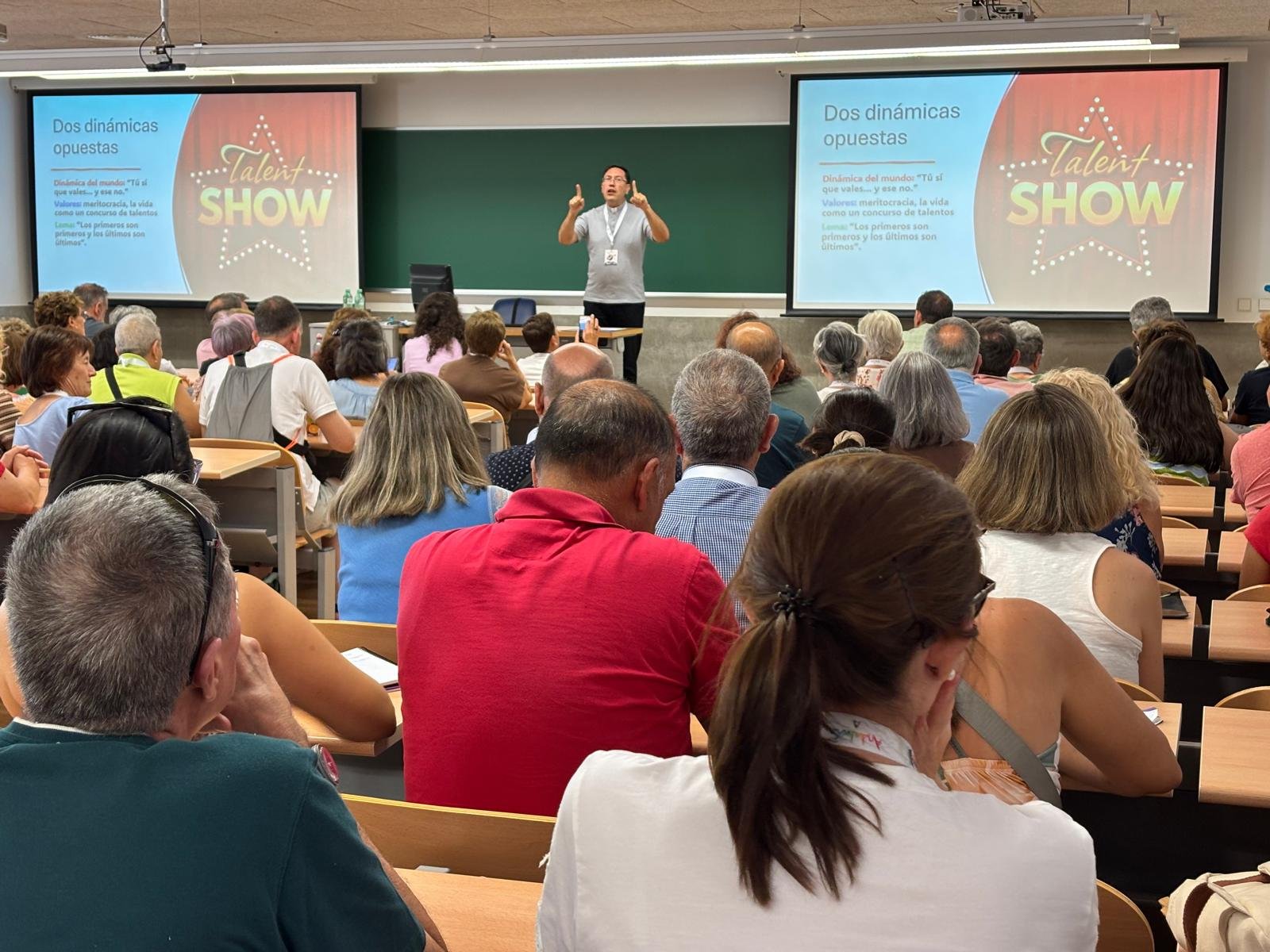 Acompañamiento y compromiso social centran la mañana del sábado en el Encuentro de Laicos