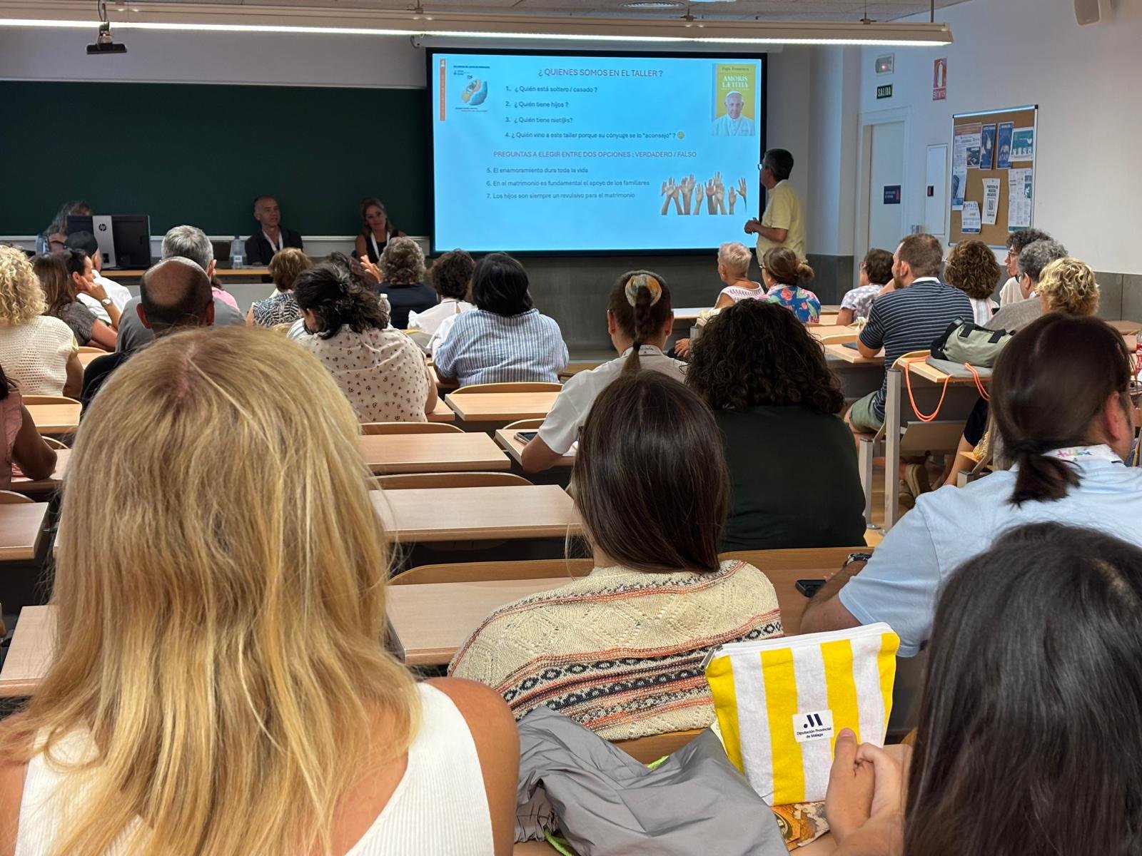 Acompañamiento y compromiso social centran la mañana del sábado en el Encuentro de Laicos