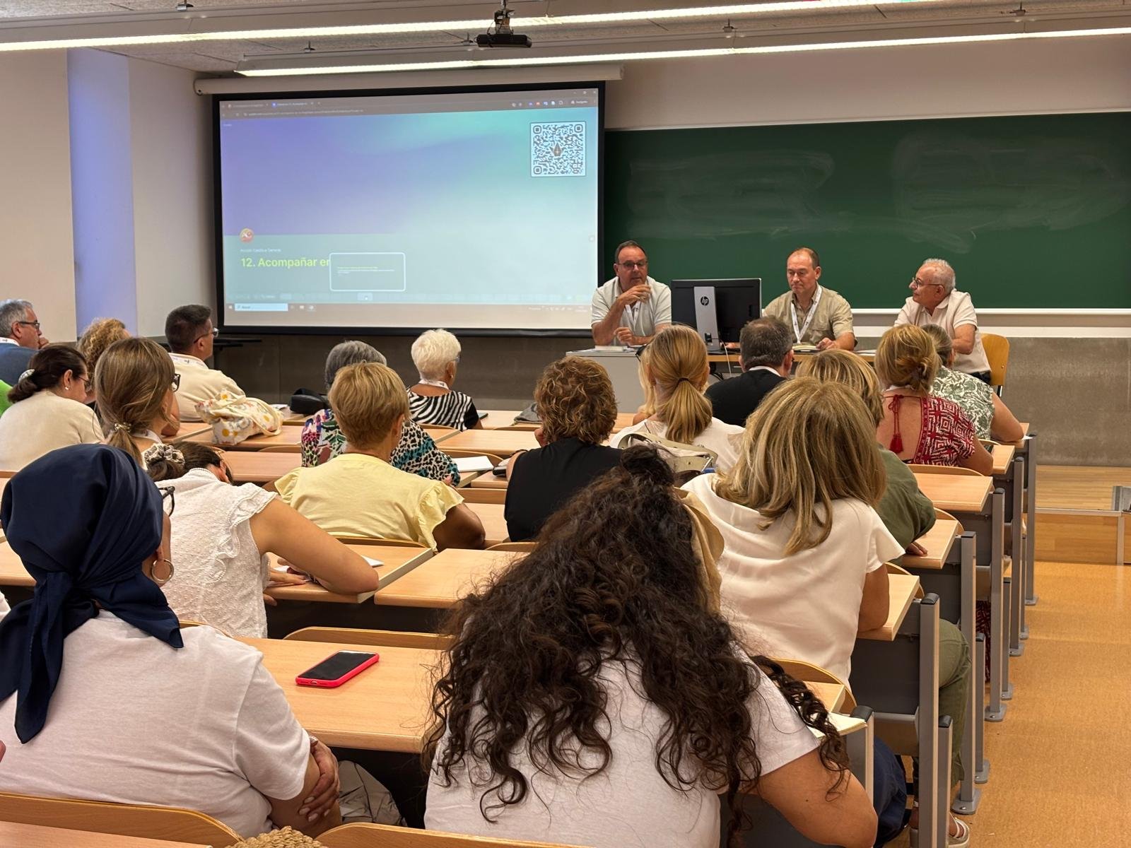 Acompañamiento y compromiso social centran la mañana del sábado en el Encuentro de Laicos