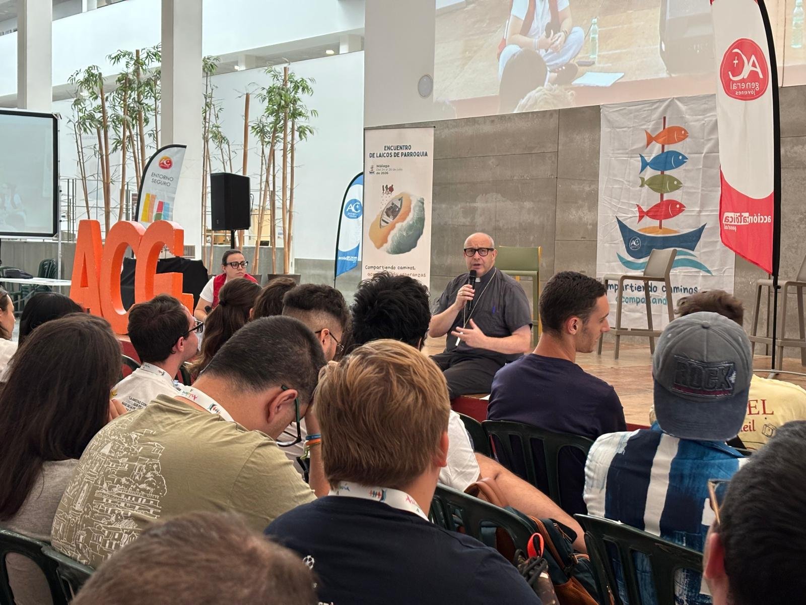 Acompañamiento y compromiso social centran la mañana del sábado en el Encuentro de Laicos